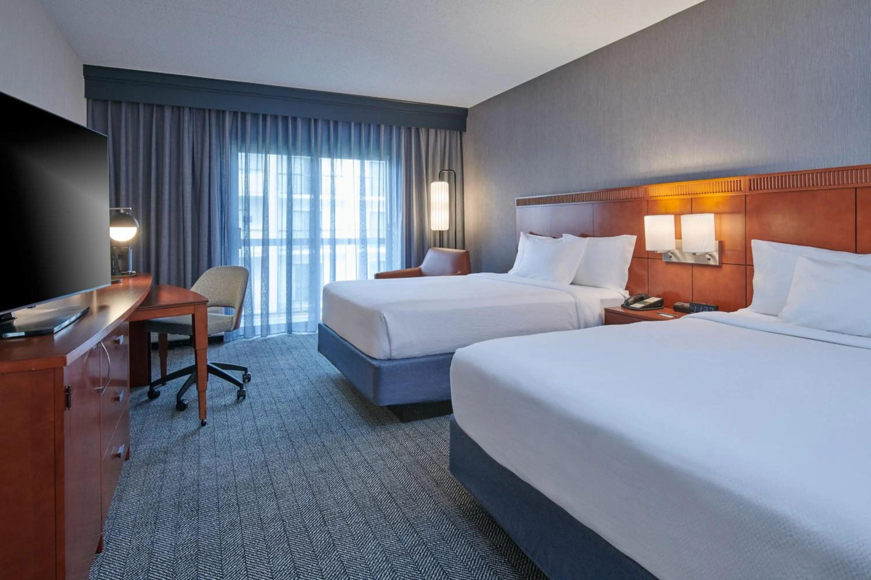 Photo of the whole room, Bed in Courtyard by Marriott Detroit Livonia