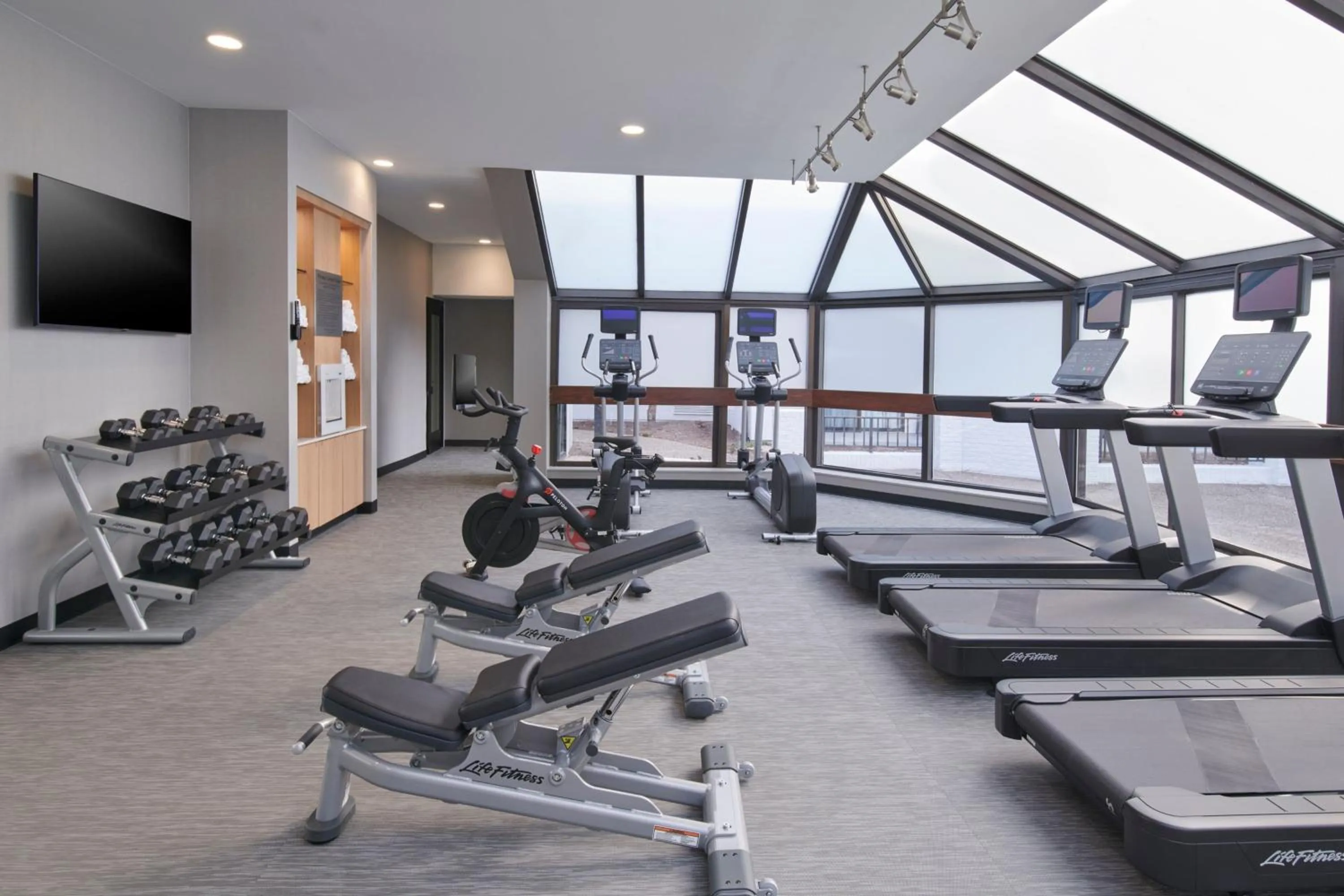 Fitness centre/facilities in Courtyard by Marriott Detroit Livonia
