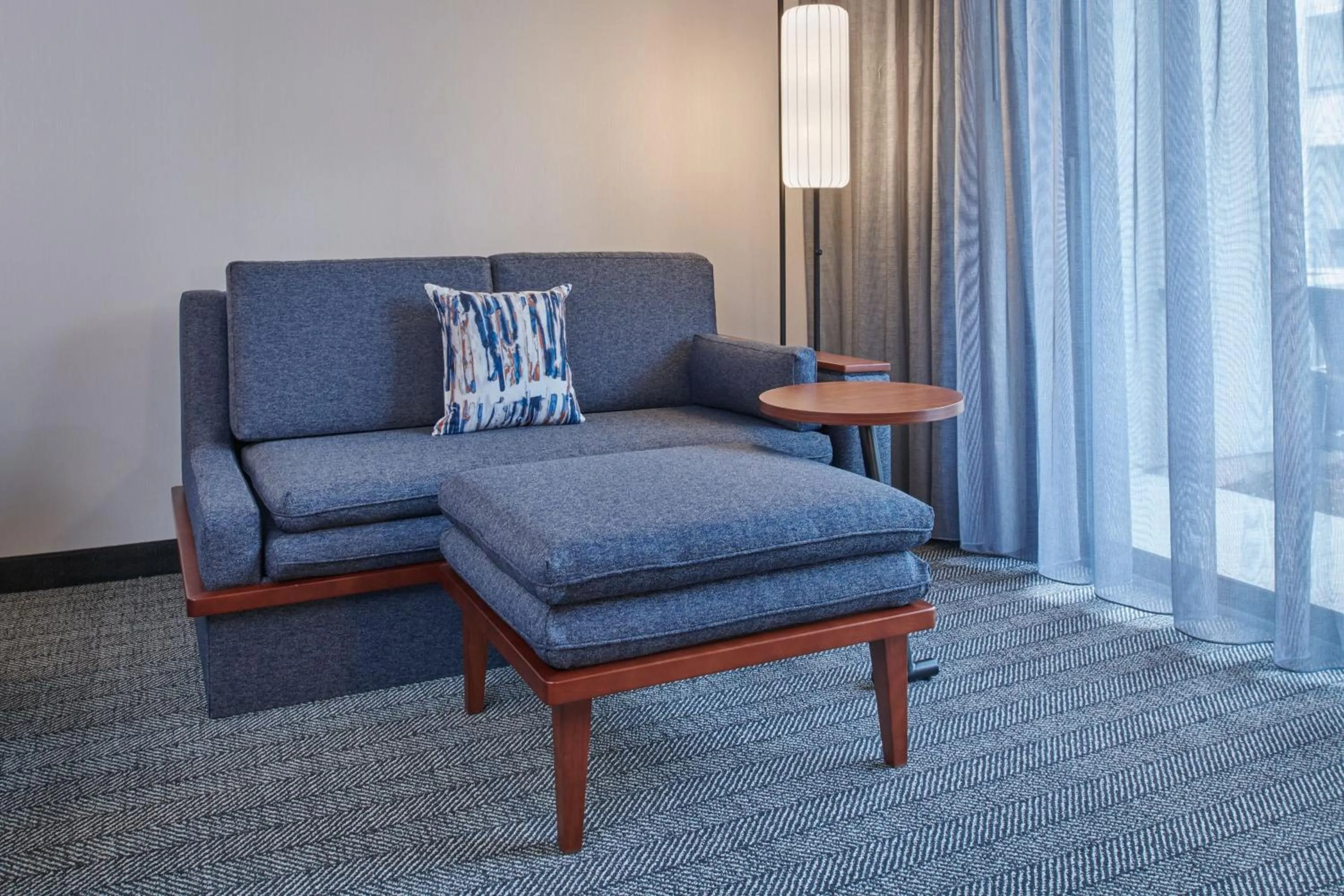 Photo of the whole room in Courtyard by Marriott Detroit Livonia