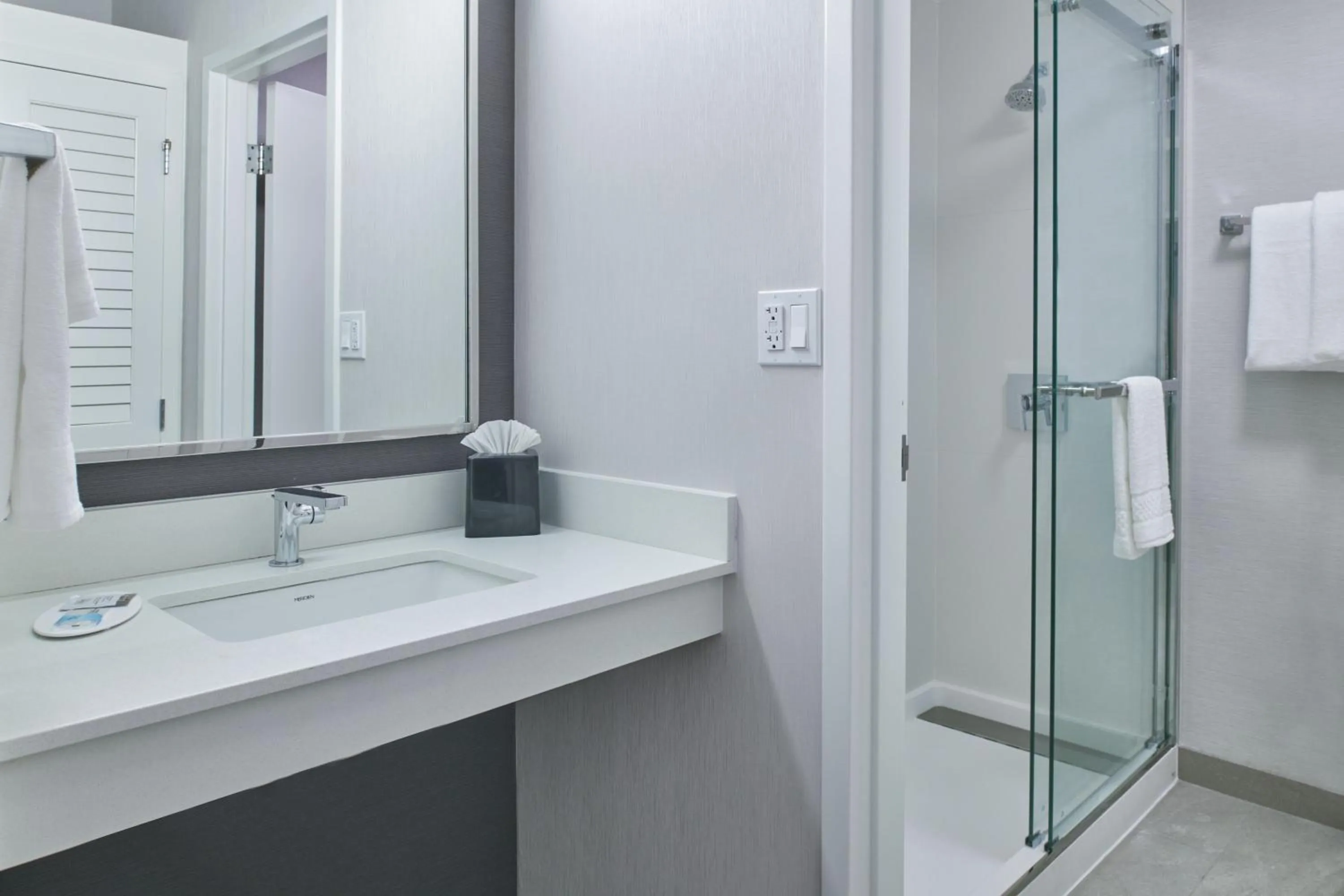 Bathroom in Courtyard by Marriott Detroit Livonia