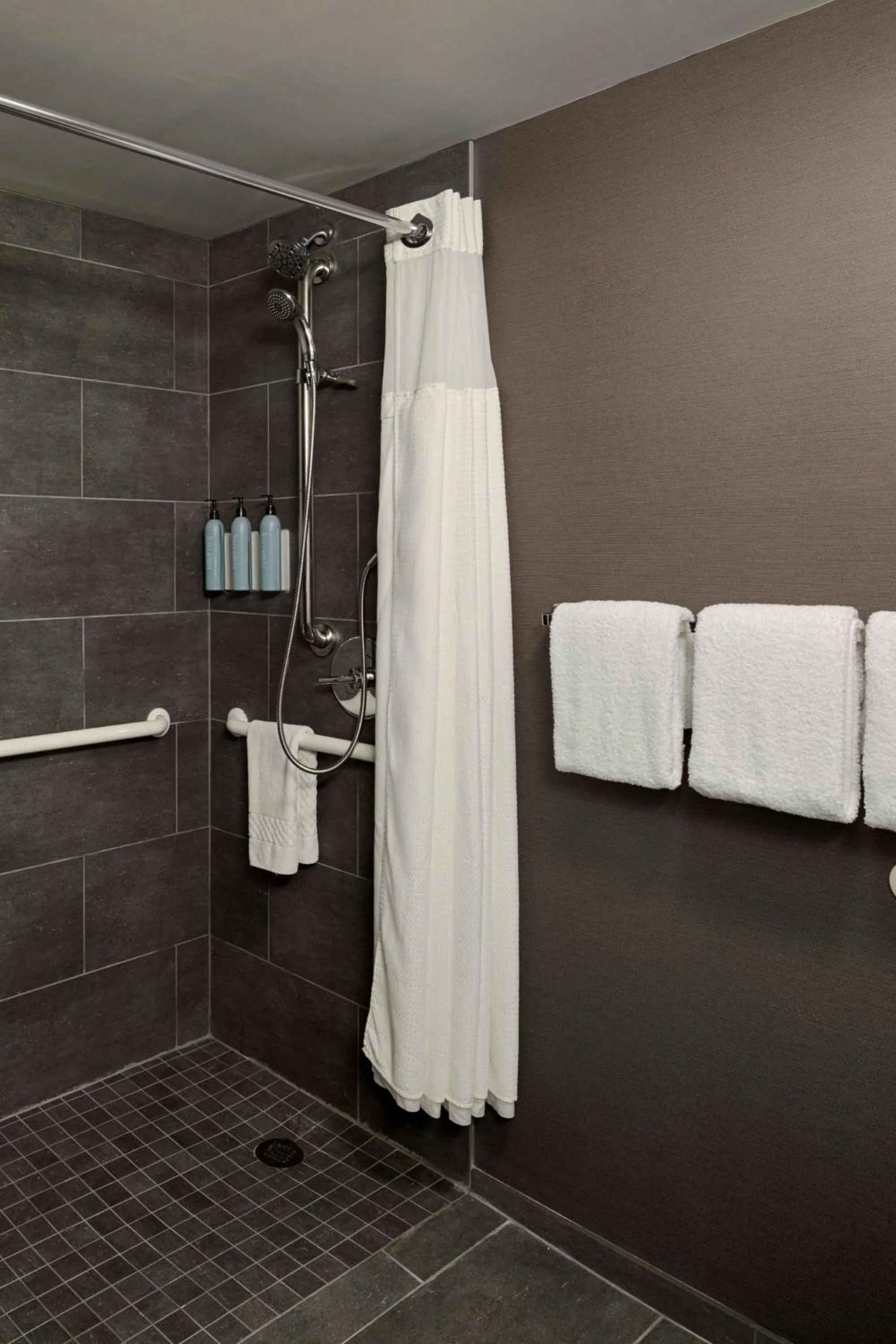 Bathroom in Courtyard Dayton South Mall