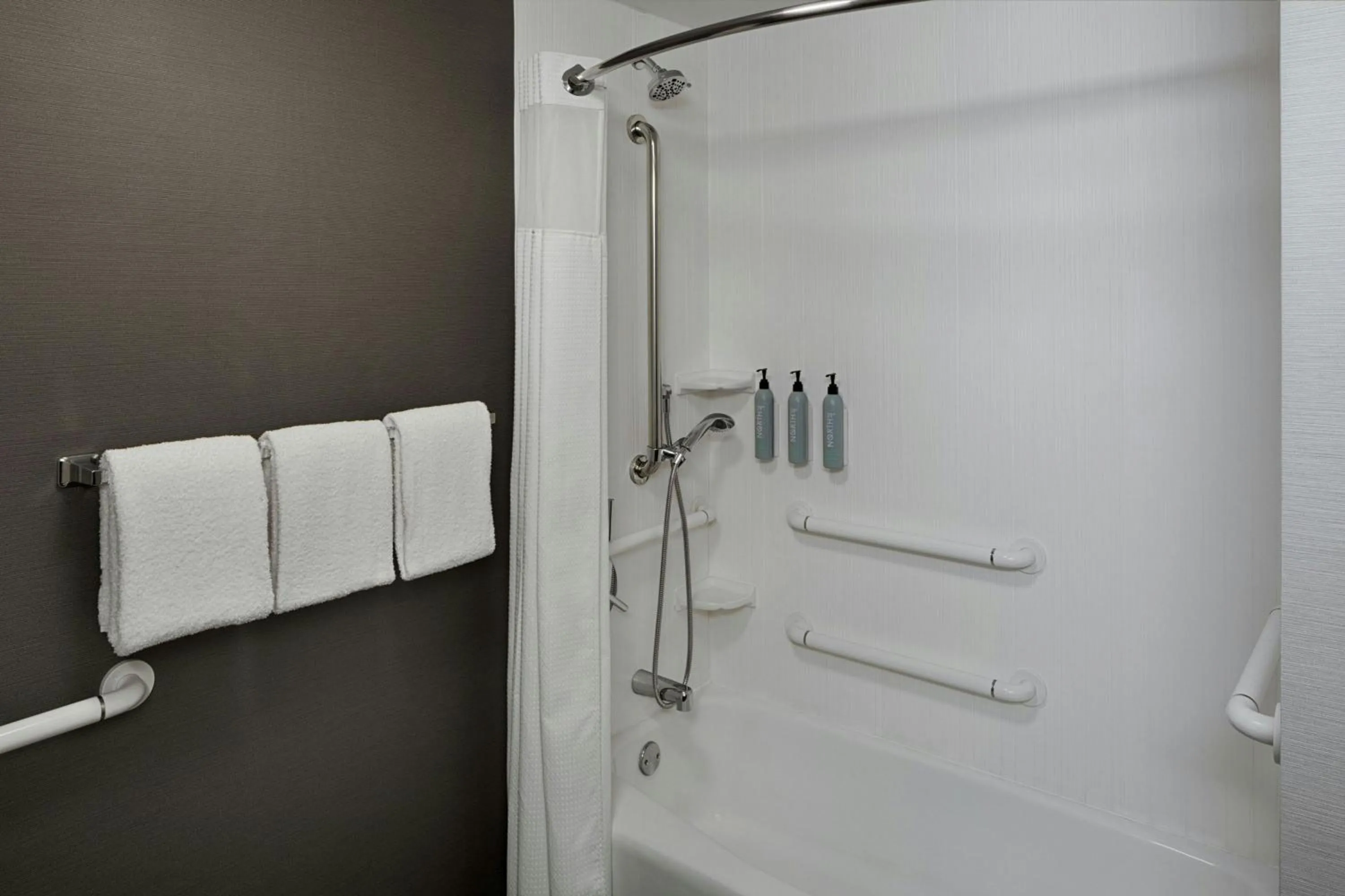 Bathroom in Courtyard Dayton South Mall