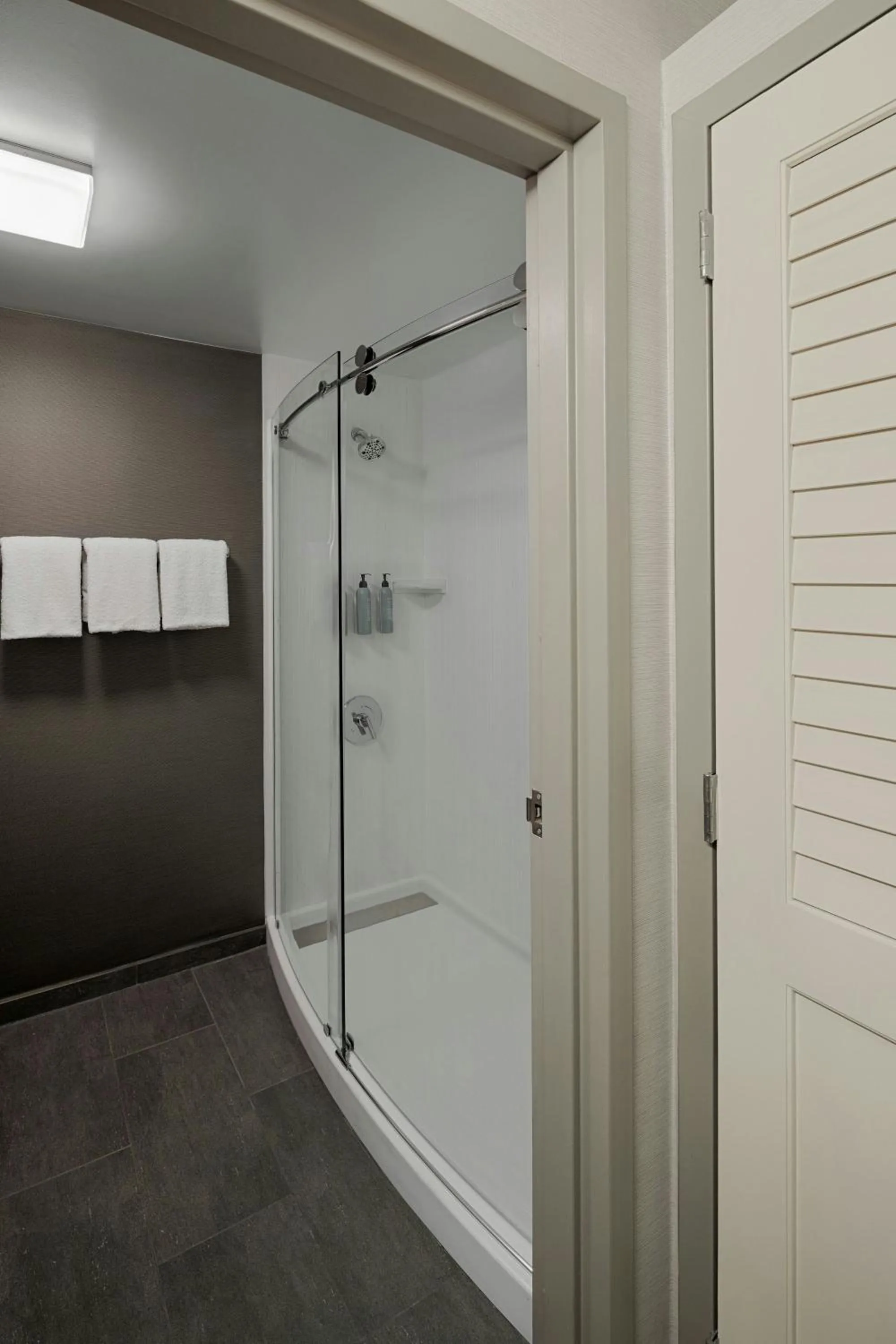 Bathroom in Courtyard Dayton South Mall