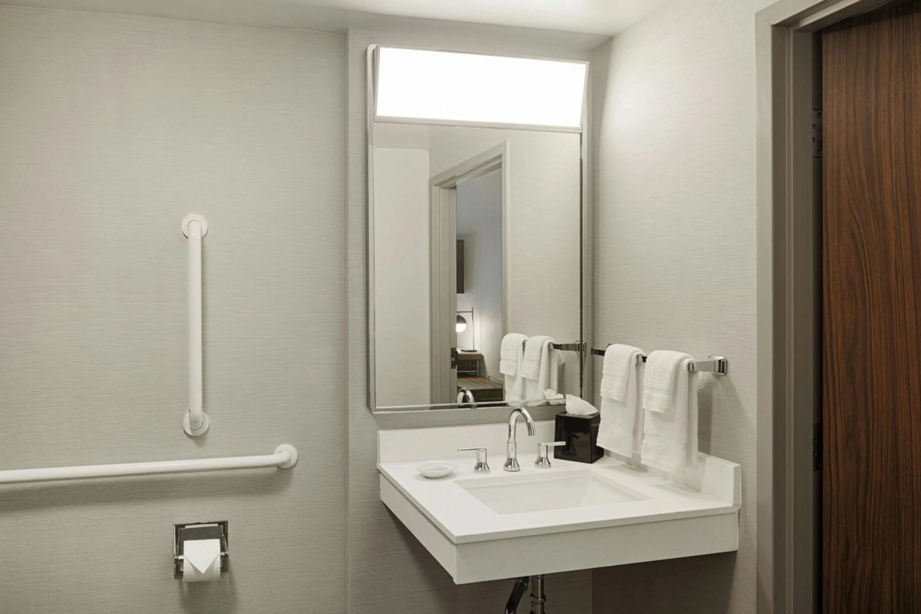 Bathroom in Courtyard Dayton South Mall