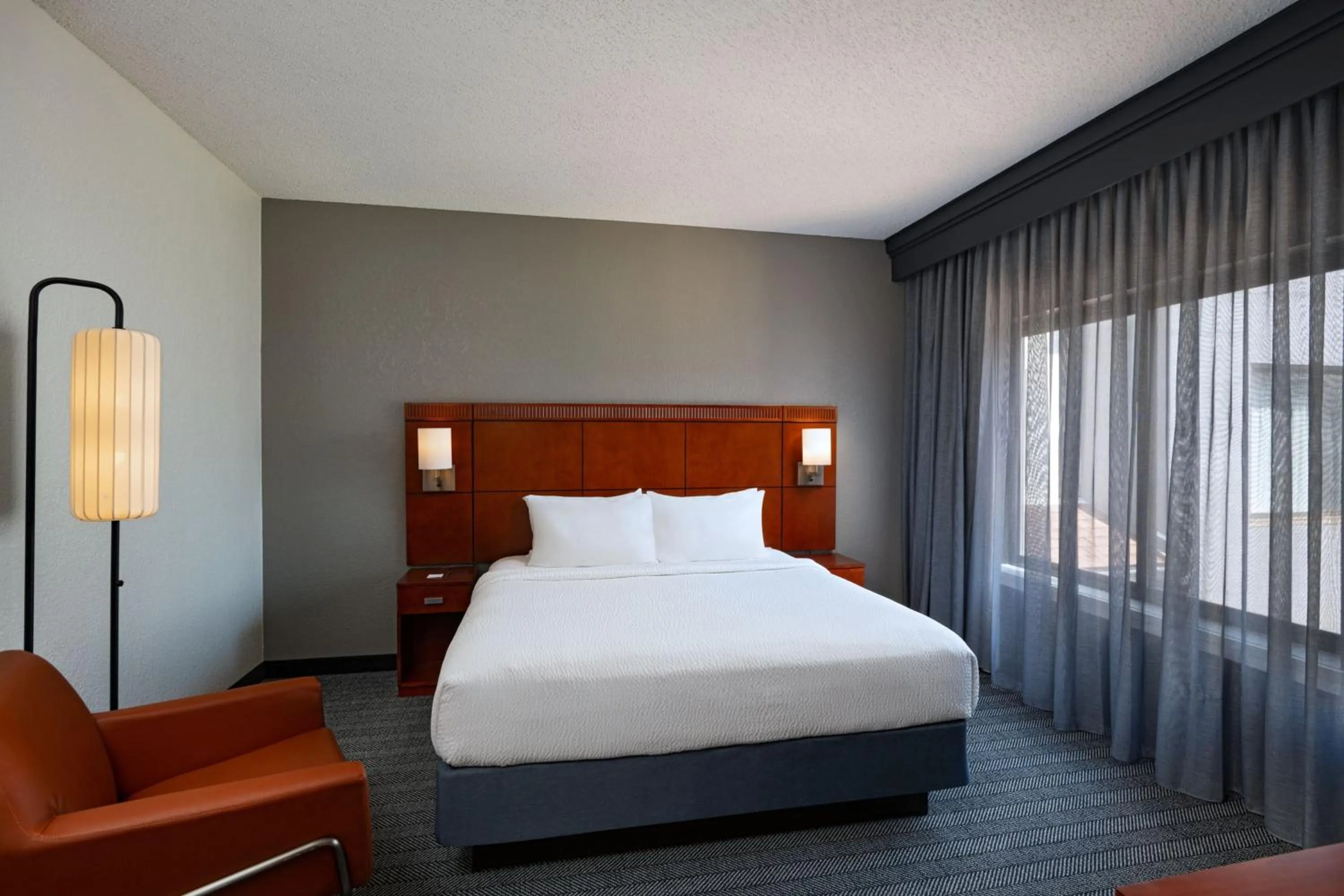 Bedroom, Bed in Courtyard Fort Worth University Drive