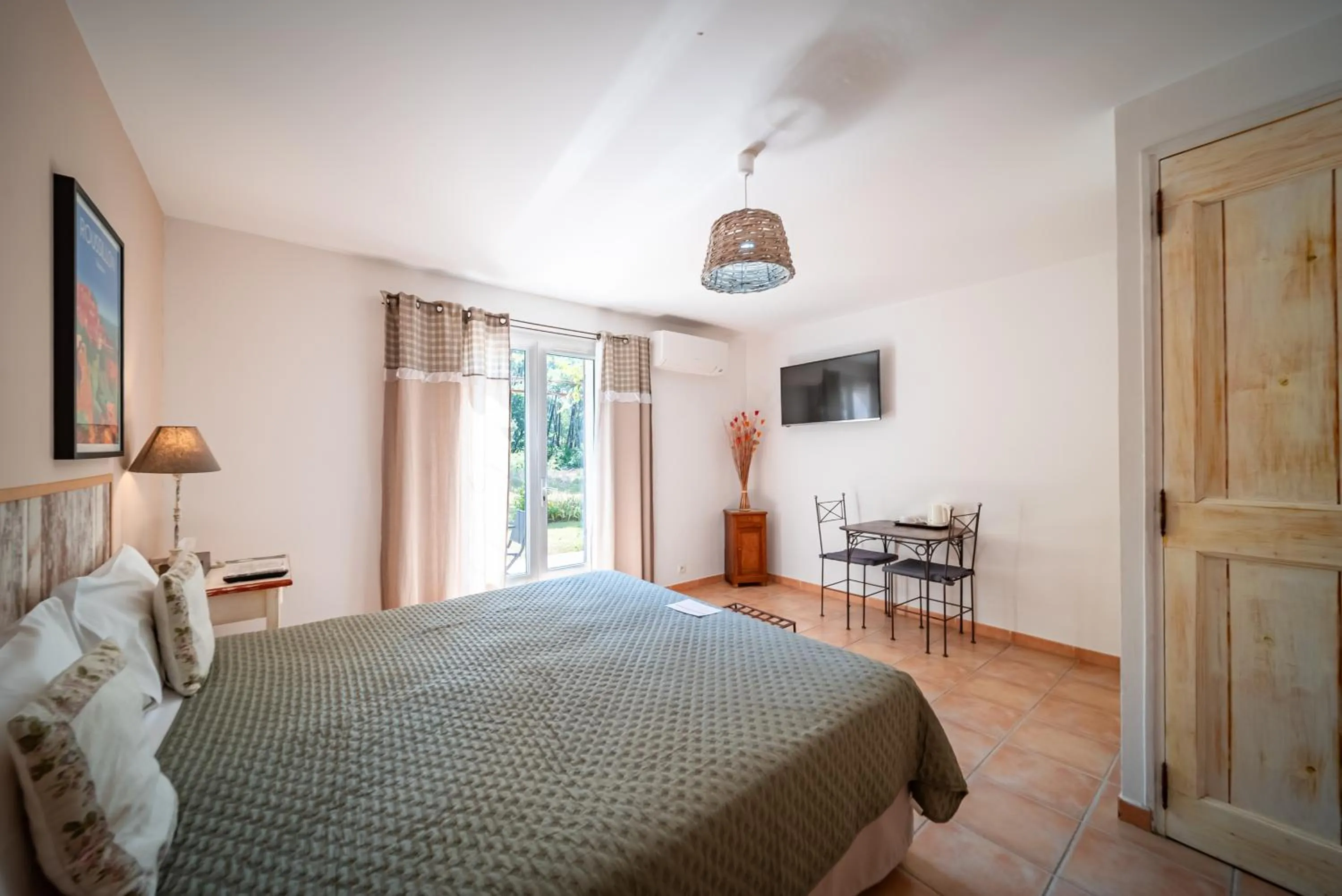 Bed in Hotel Les Ambres