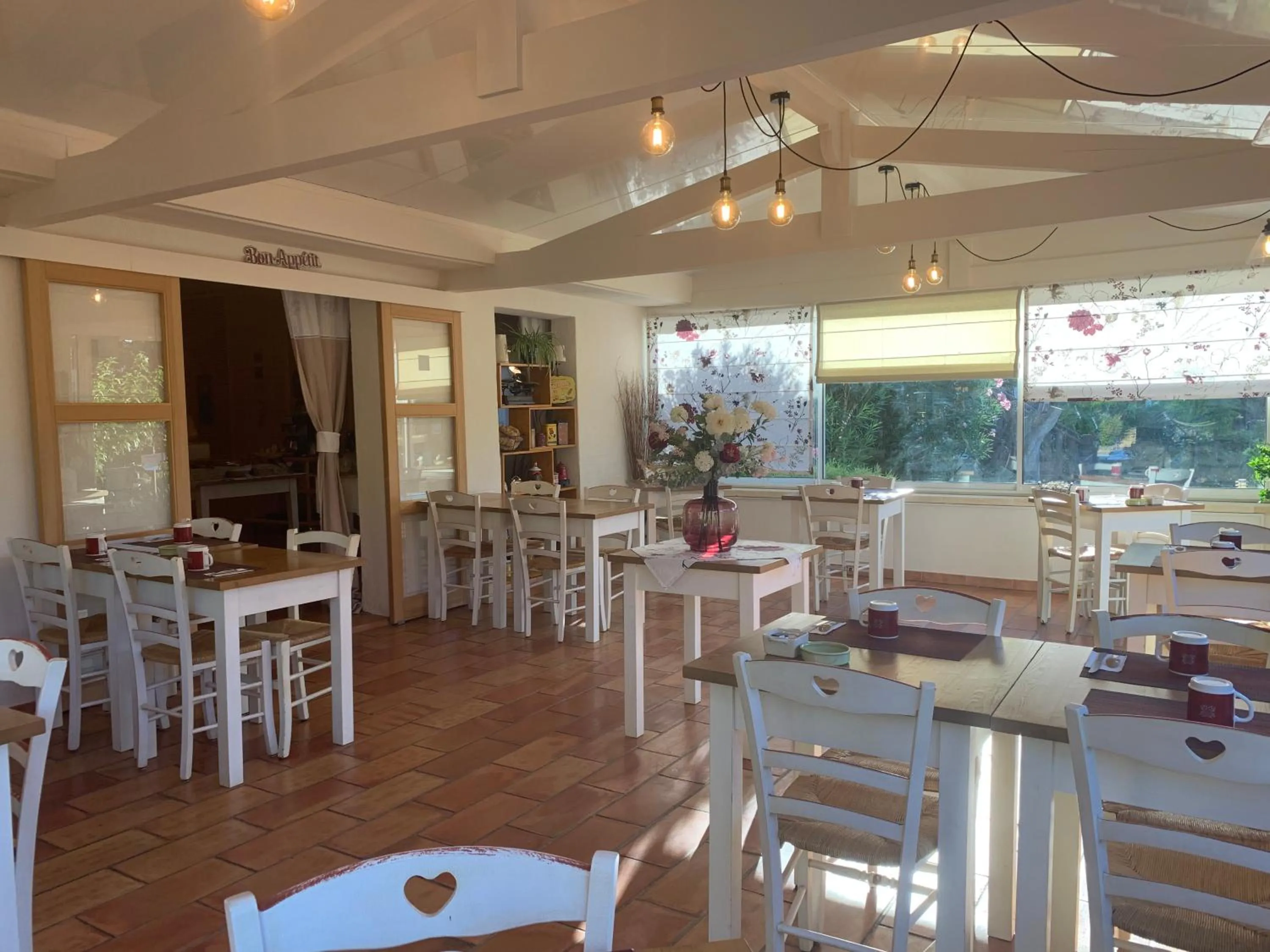 Restaurant/places to eat in Hotel Les Ambres