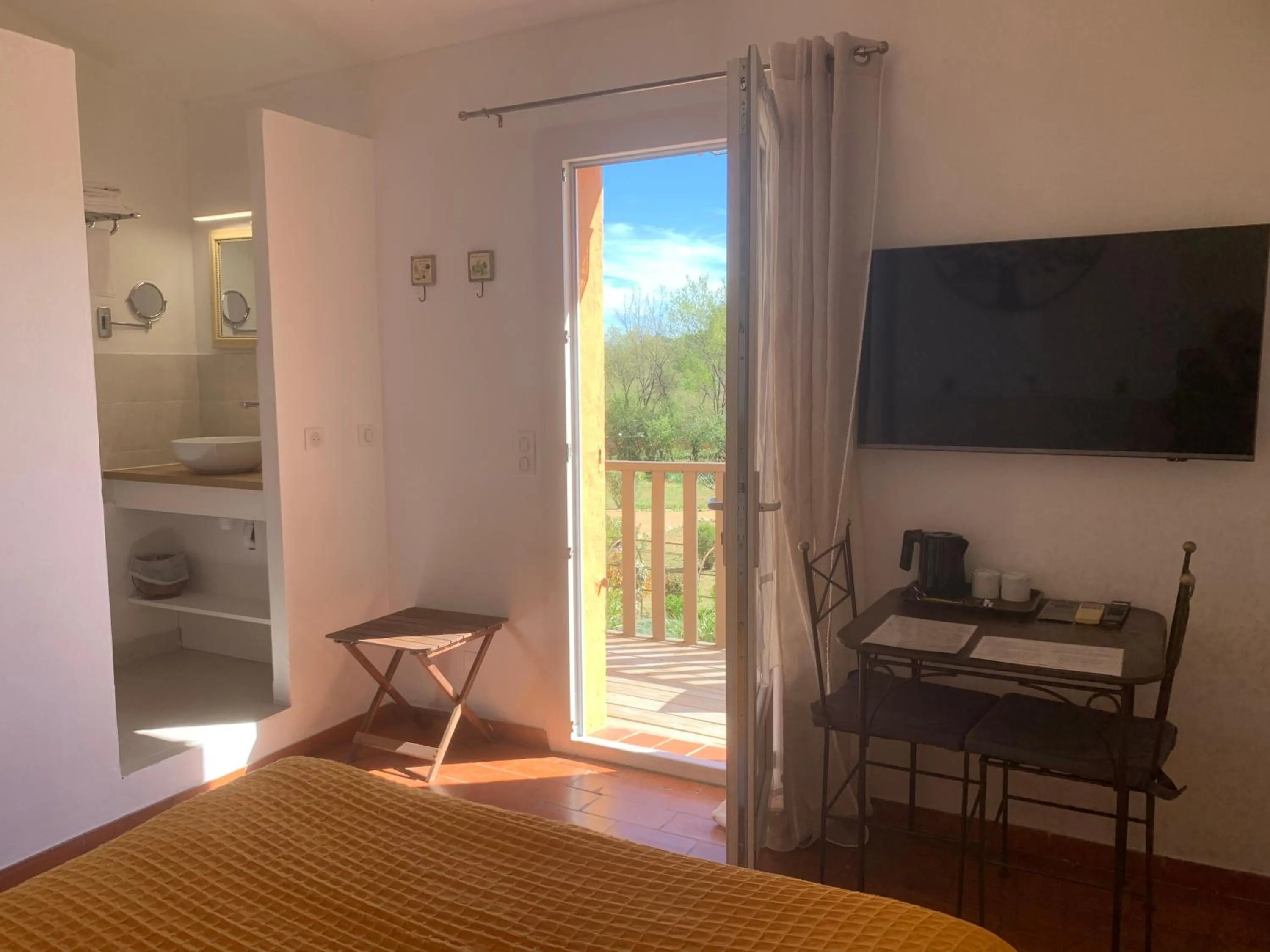 Bedroom in Hotel Les Ambres