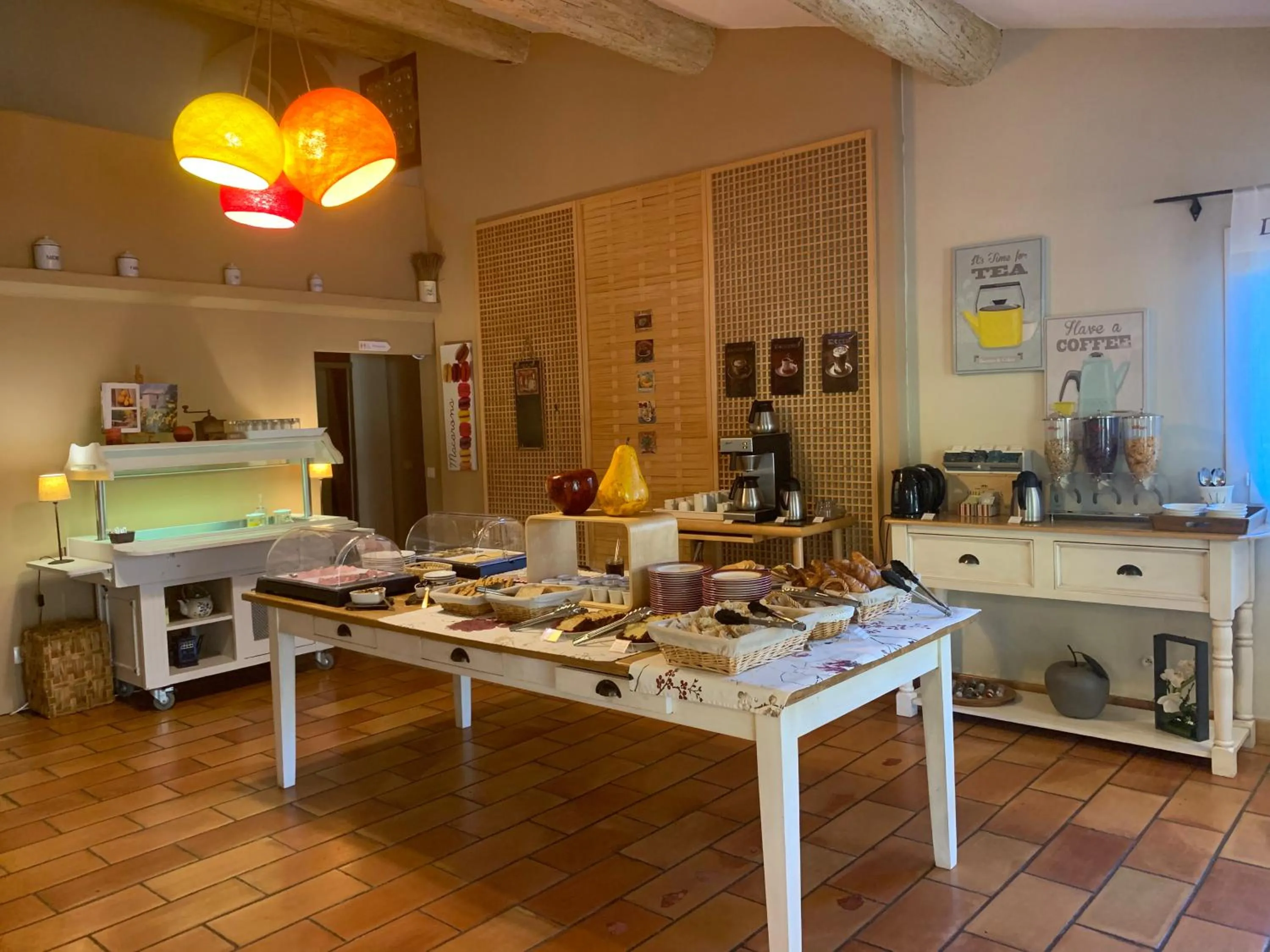 Food and drinks in Hotel Les Ambres