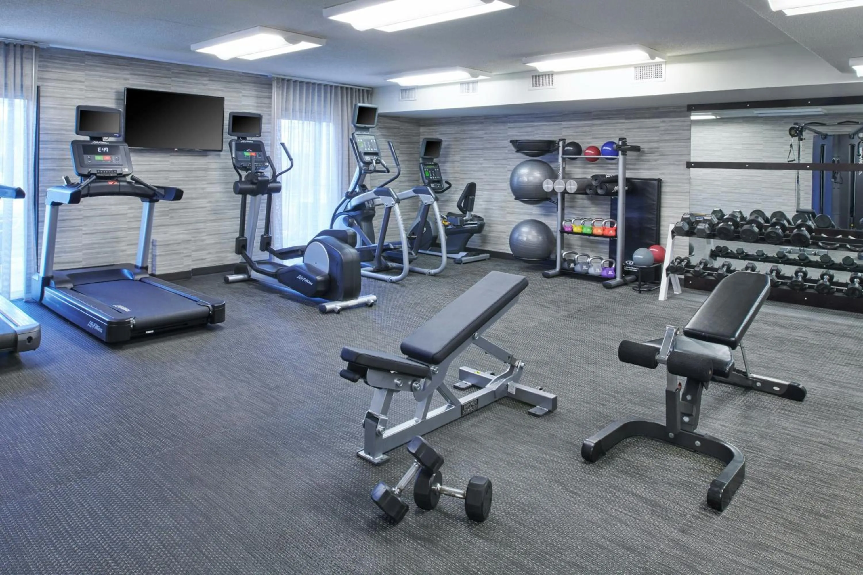 Fitness centre/facilities in Courtyard by Marriott Detroit Troy