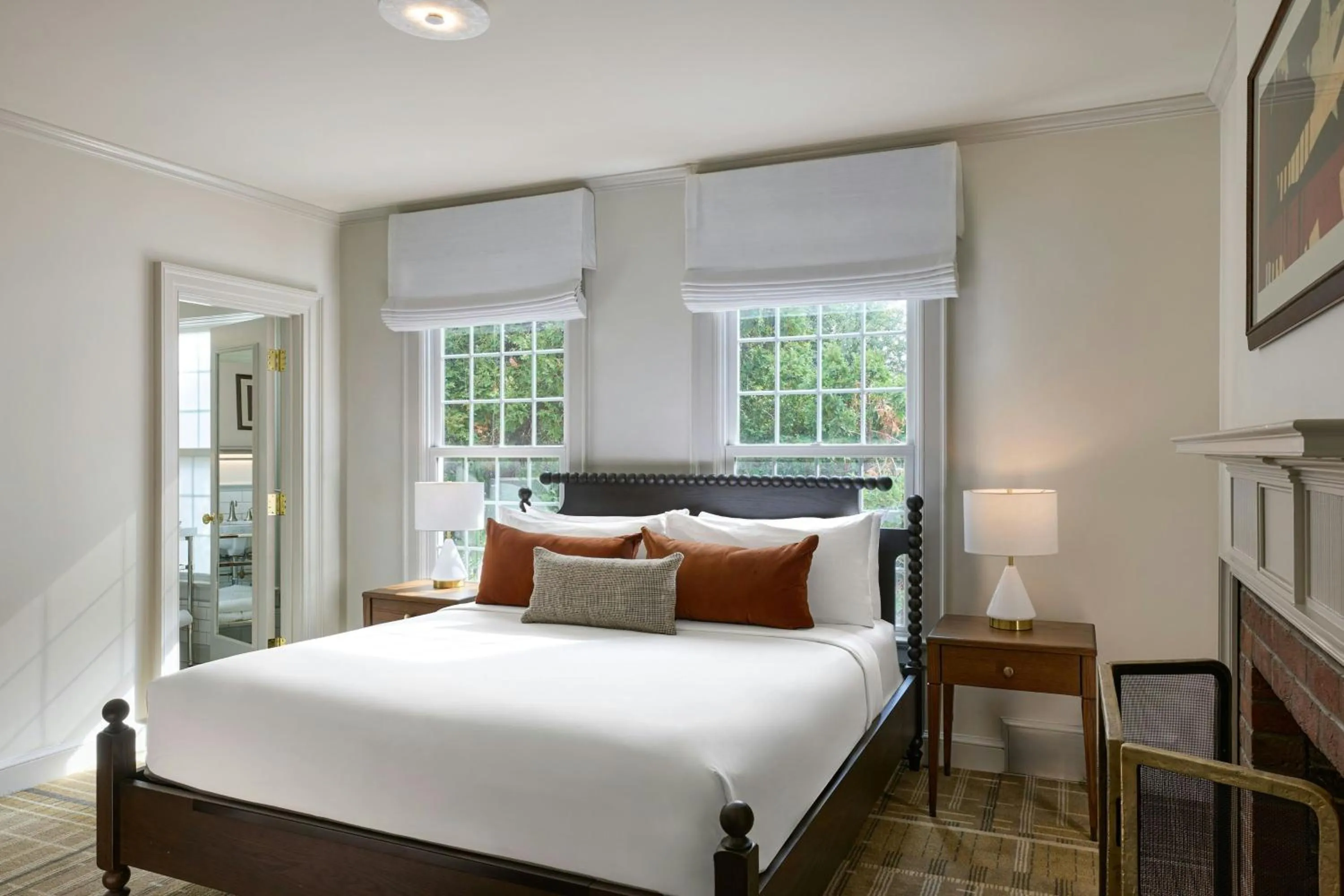 Photo of the whole room, Bed in Dearborn Inn, Autograph Collection