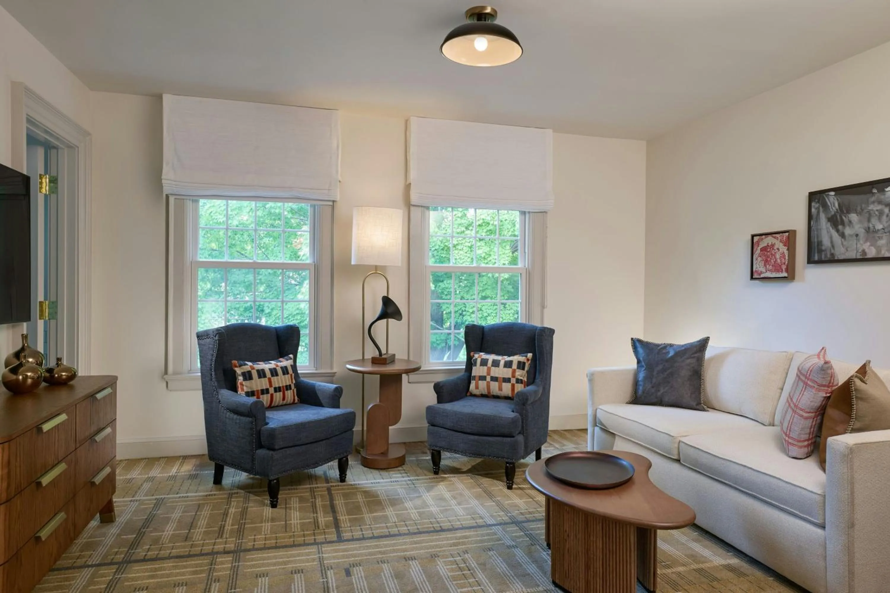Living room in Dearborn Inn, Autograph Collection