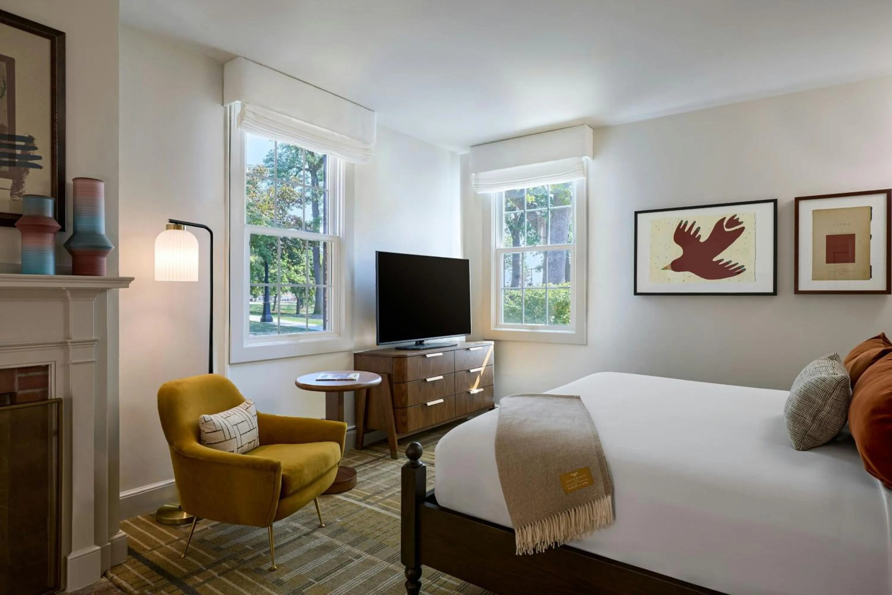 Photo of the whole room, Bed in Dearborn Inn, Autograph Collection