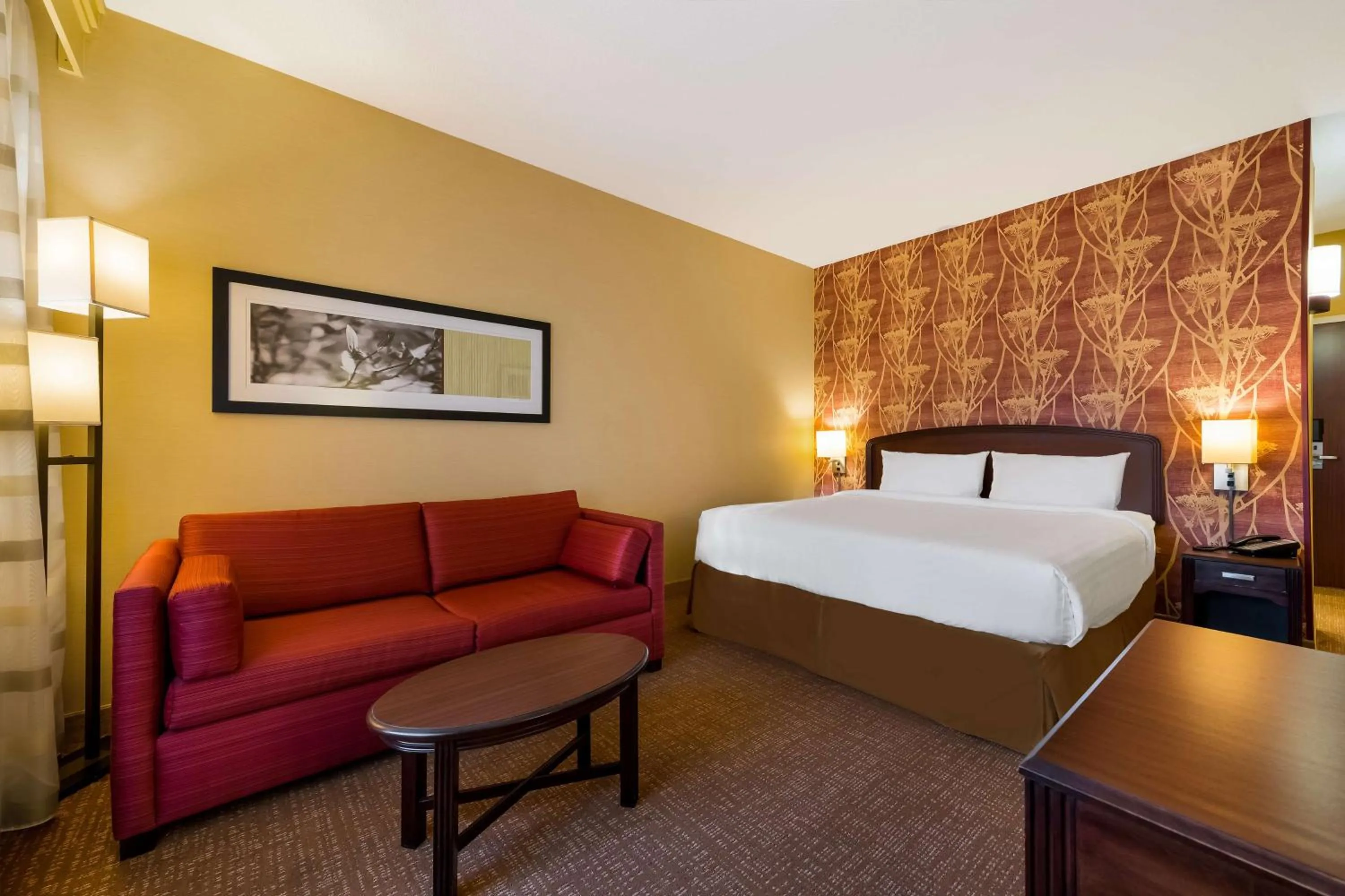 Bedroom, Bed in Sonesta Select Detroit Novi