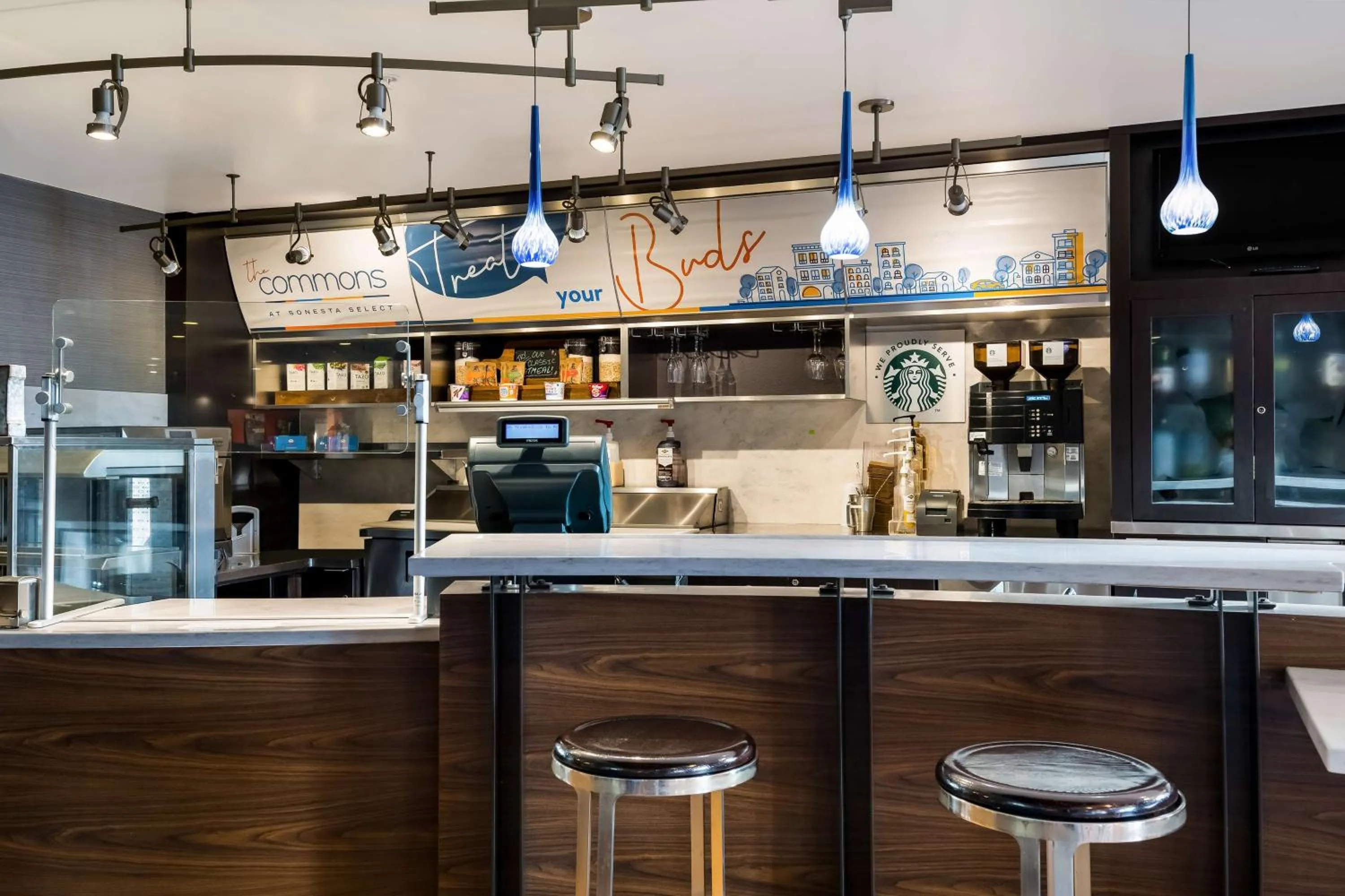 Restaurant/places to eat in Sonesta Select Detroit Novi