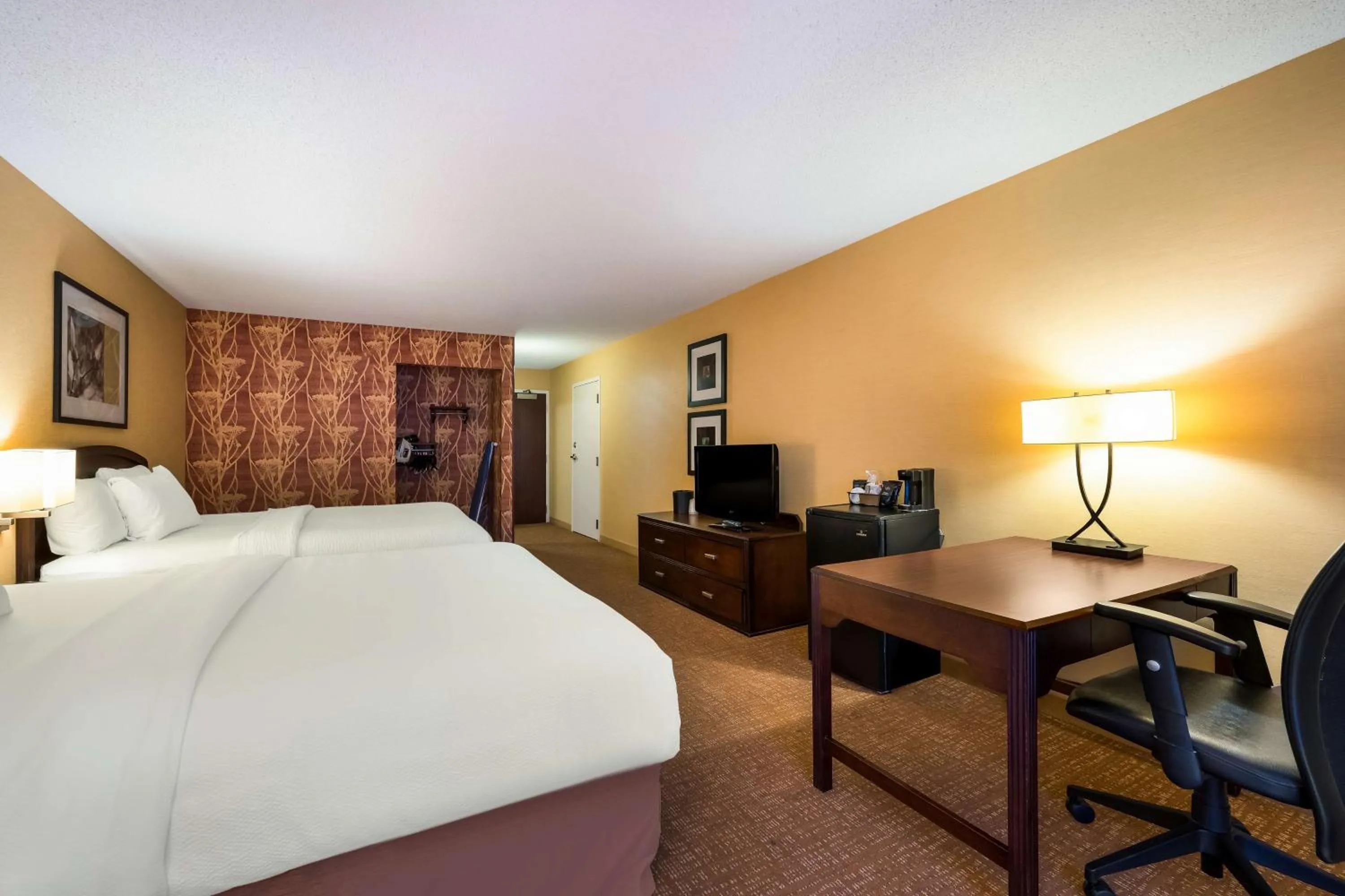 Bedroom, Bed in Sonesta Select Detroit Novi