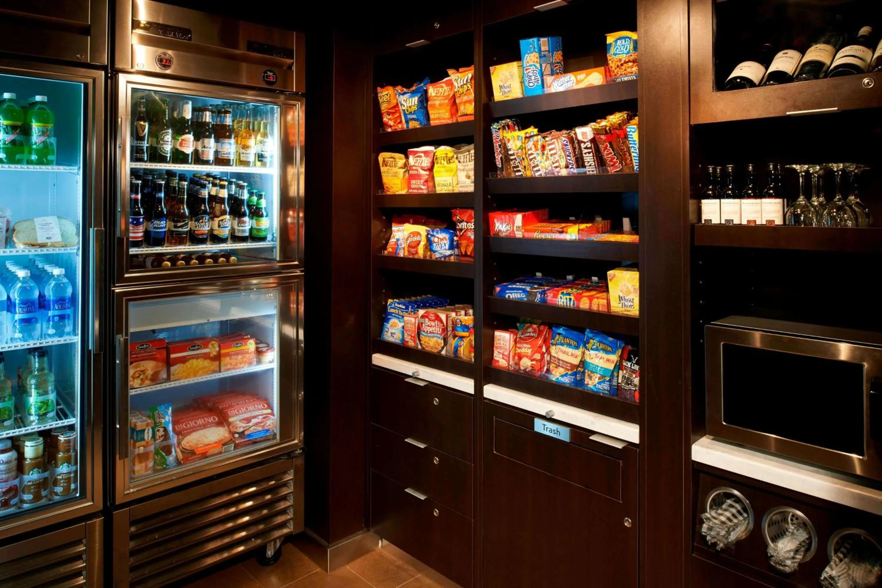 Restaurant/places to eat in Sonesta Select Detroit Novi