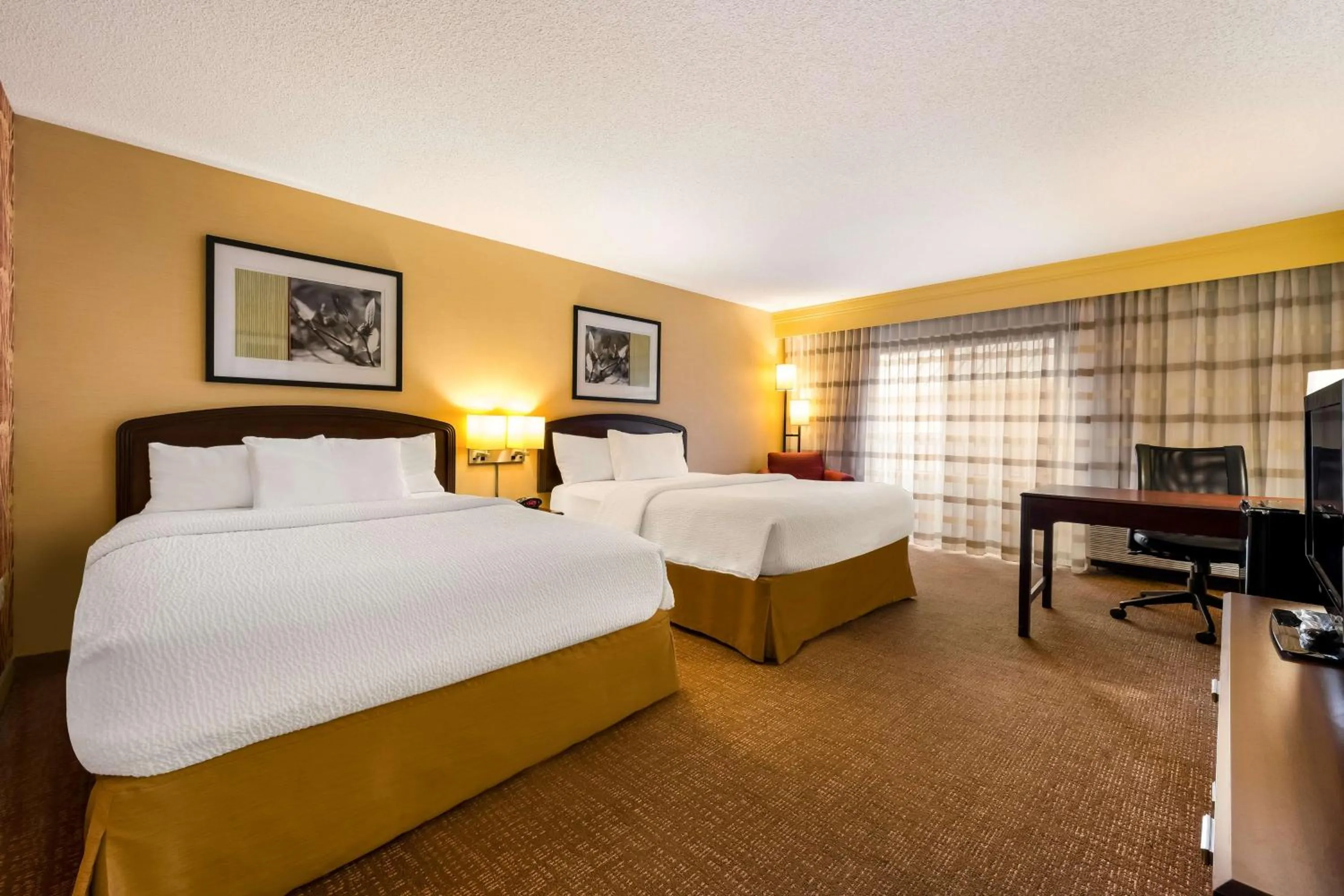 Bedroom, Bed in Sonesta Select Detroit Novi