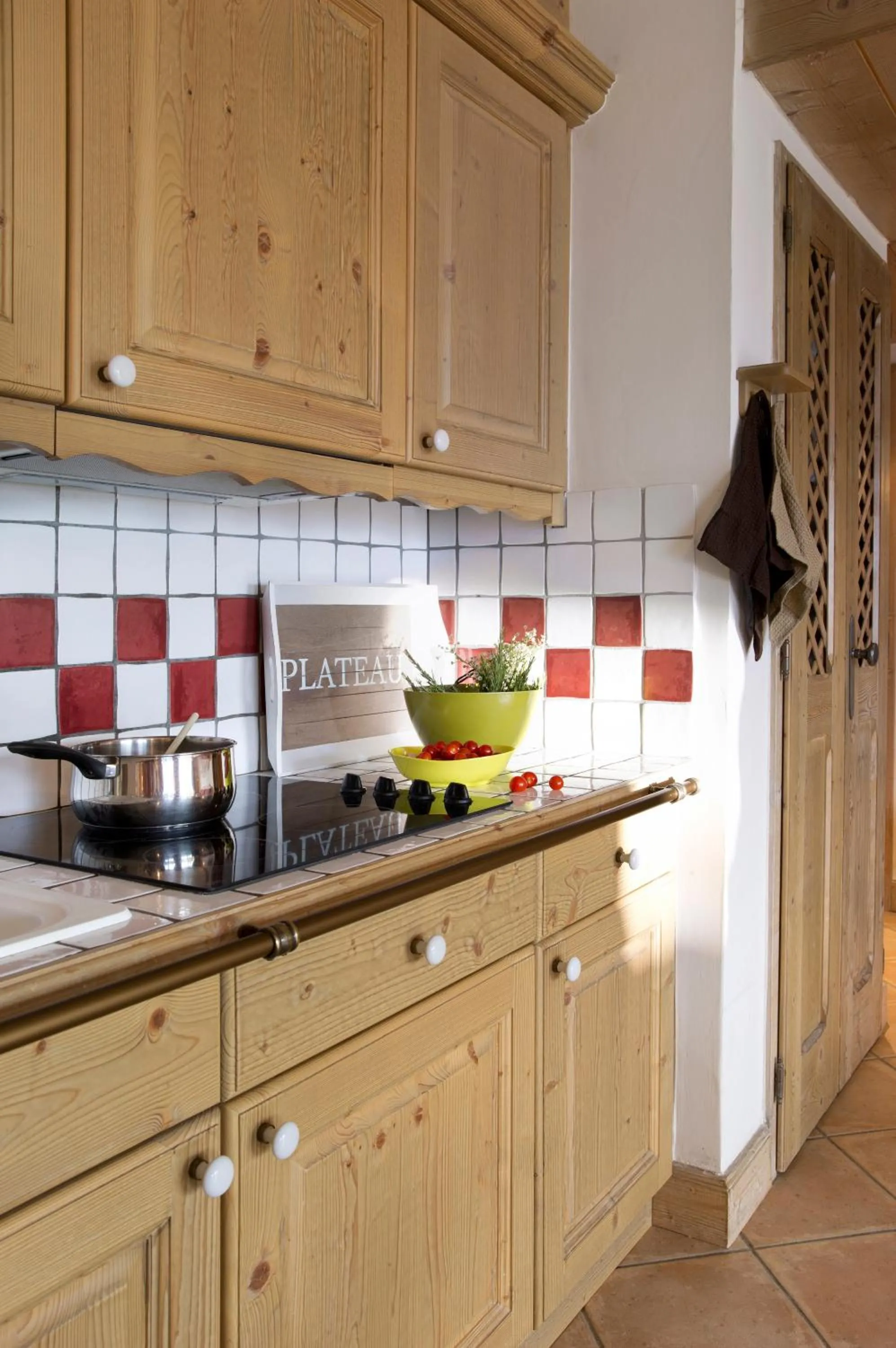 Kitchen or kitchenette in CGH Résidences & Spas Les Cimes Blanches