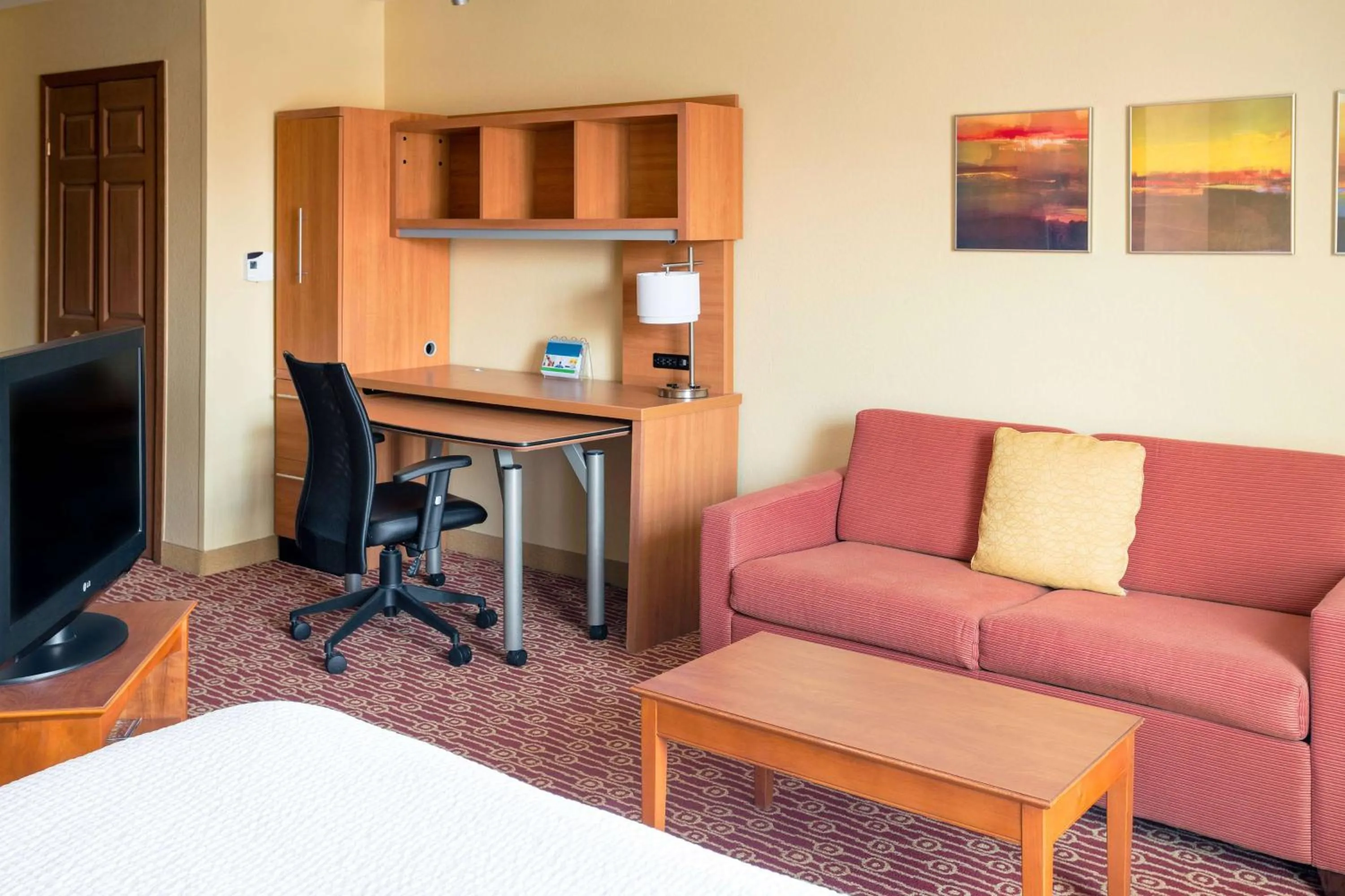 Bedroom in Sonesta Simply Suites Detroit Novi