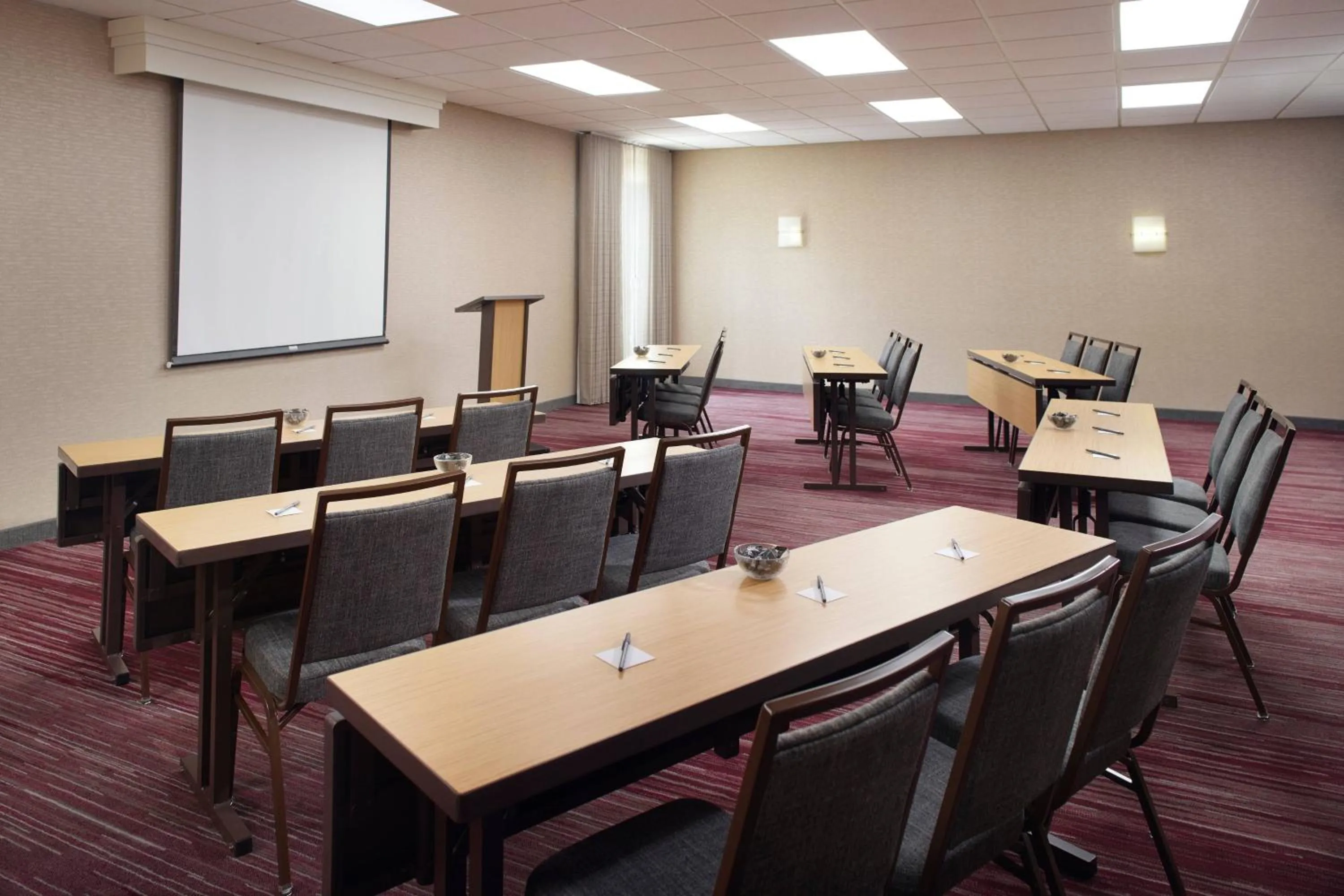 Meeting/conference room in Courtyard by Marriott Fayetteville