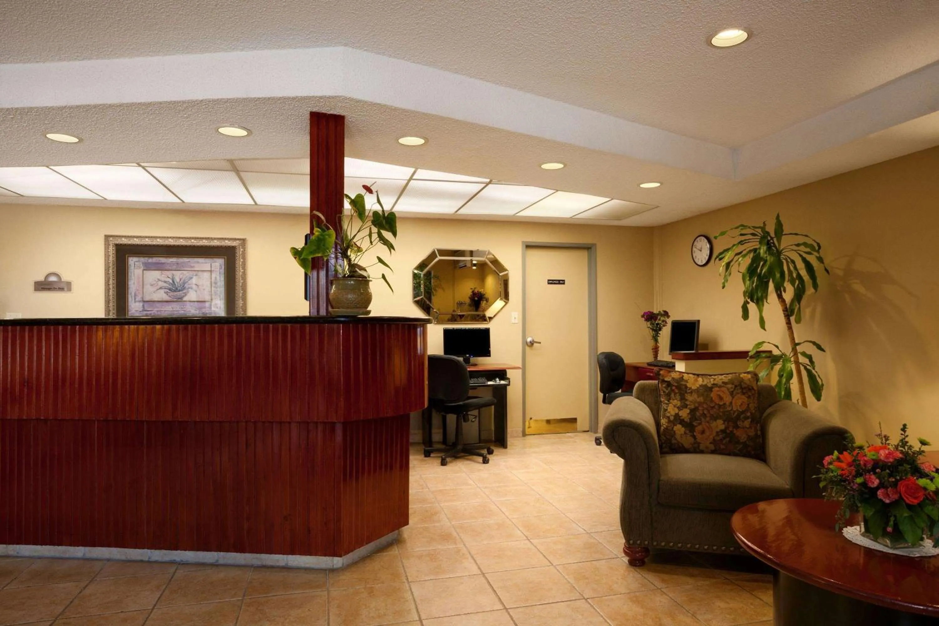 Lobby or reception in Days Inn by Wyndham San Diego/Downtown/Convention Center