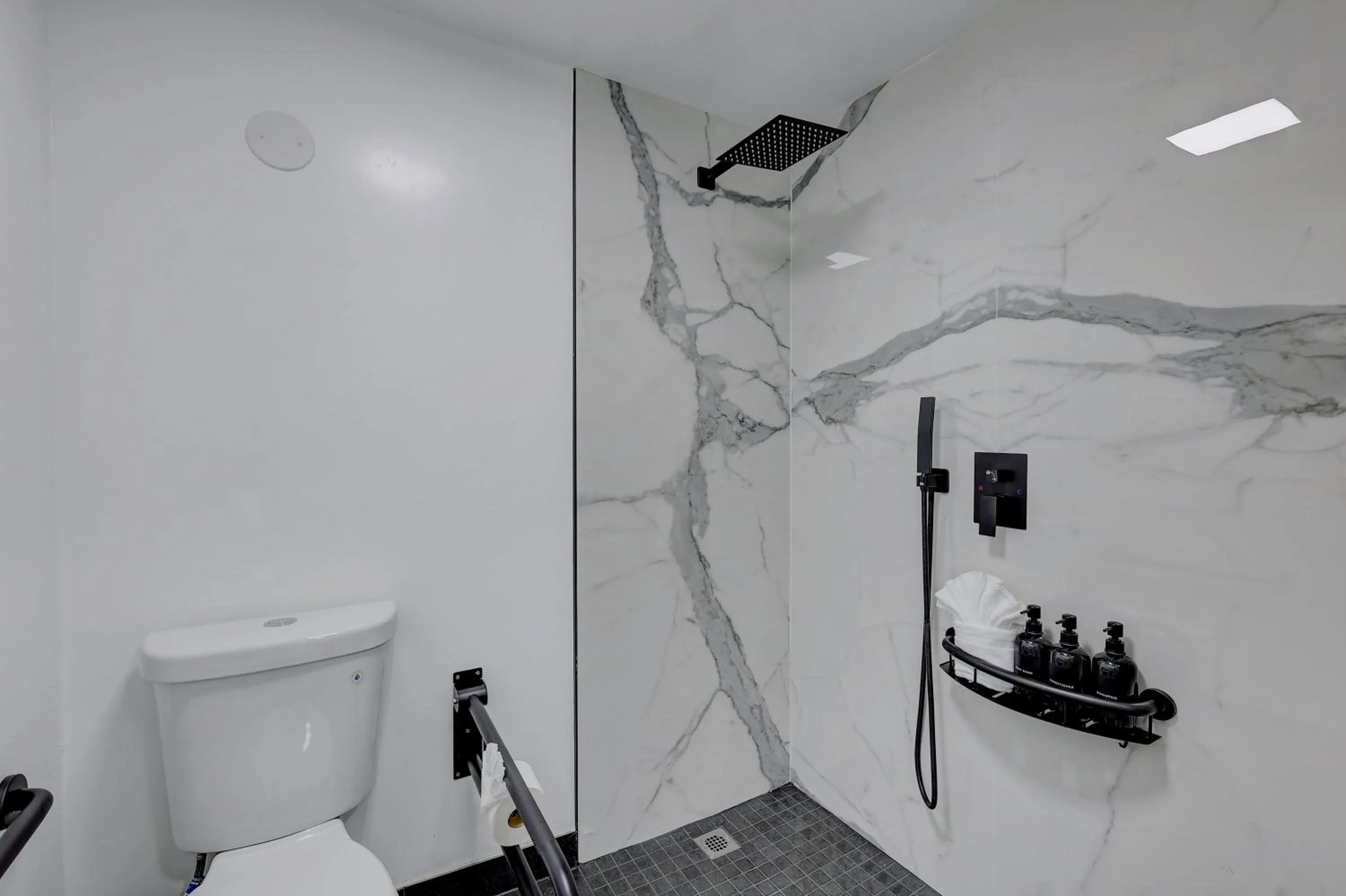 Bathroom in Hotel Ash&9th