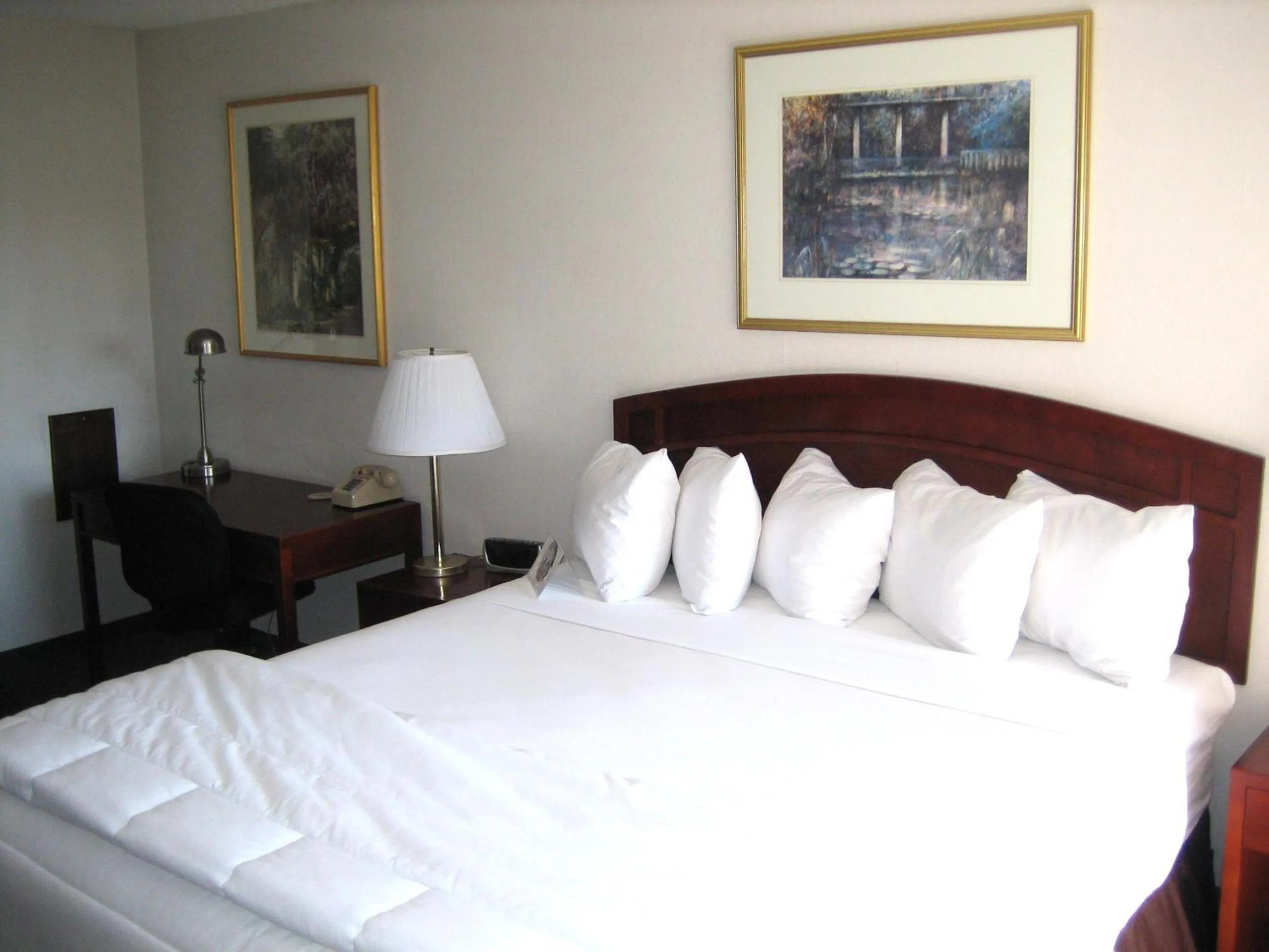 Bed in Days Inn by Wyndham San Diego/Downtown/Convention Center