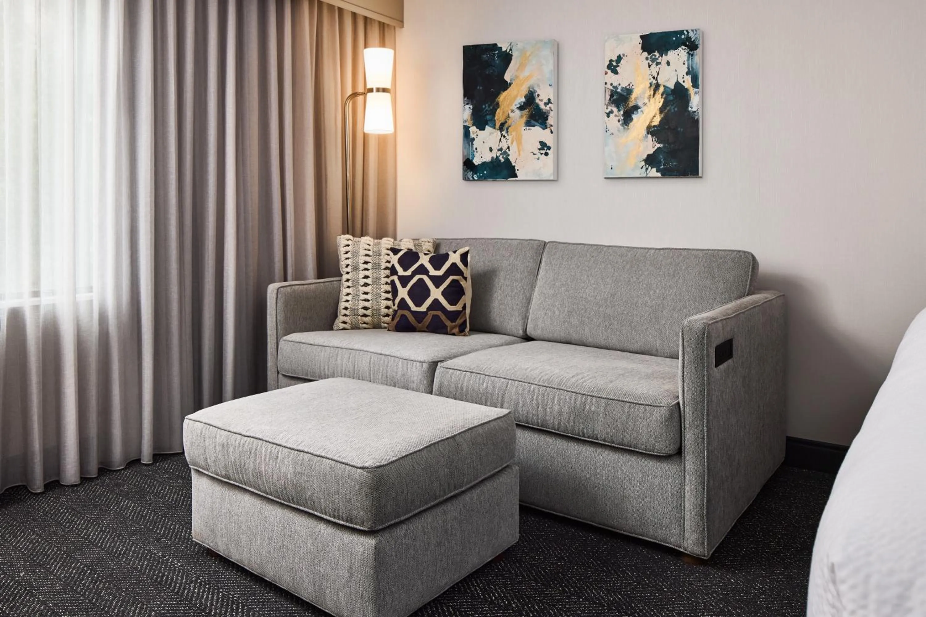 Living room in Courtyard by Marriott Fort Collins