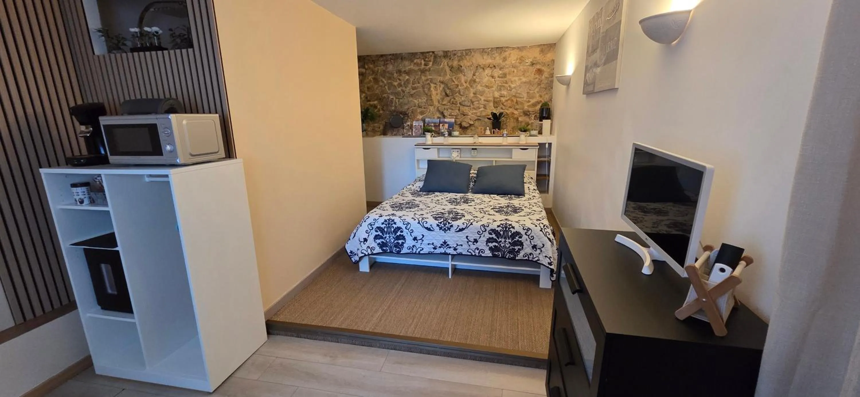 Photo of the whole room, Bed in chambre cocoon