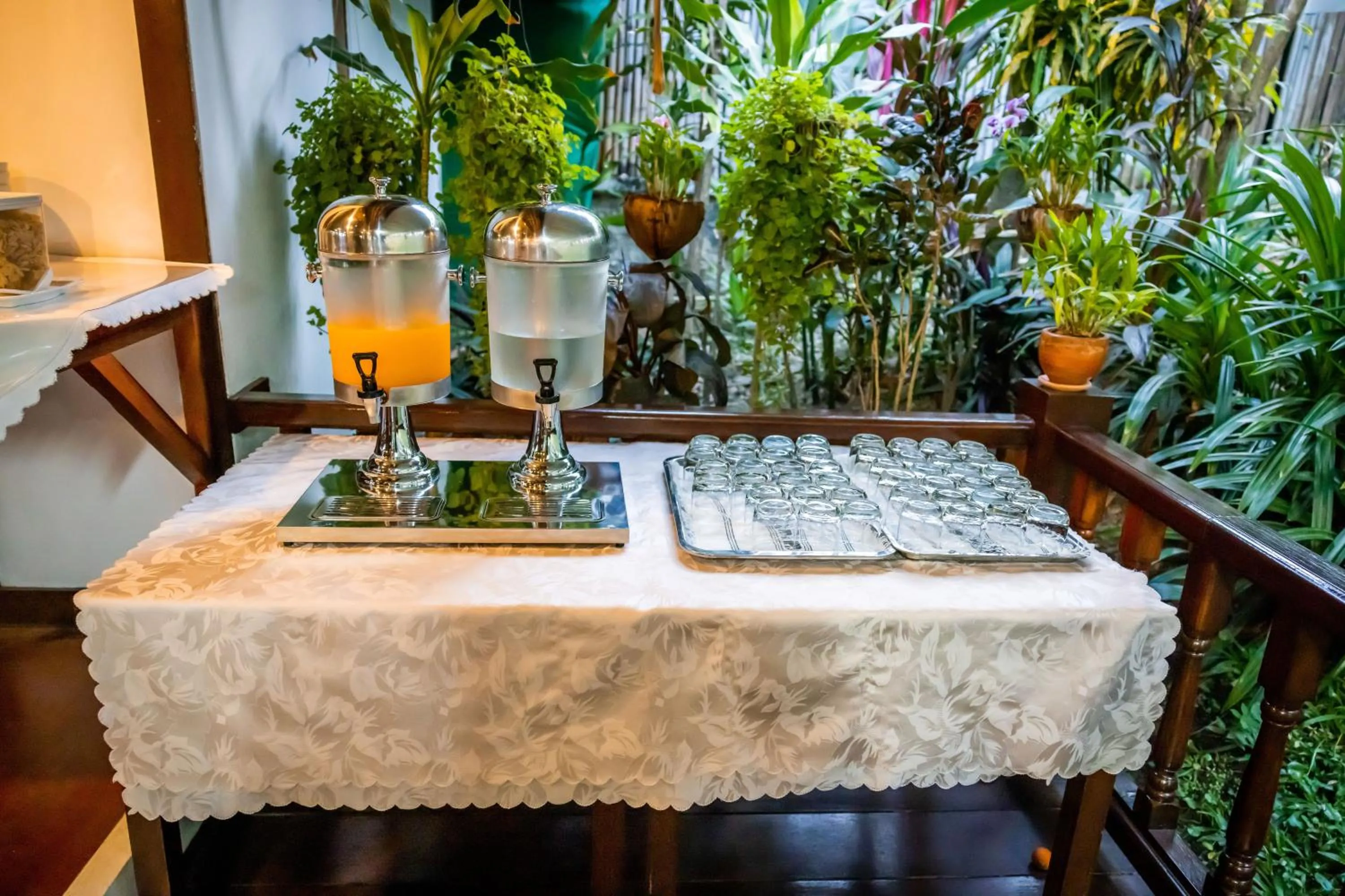 Restaurant/places to eat in Villa Chitdara