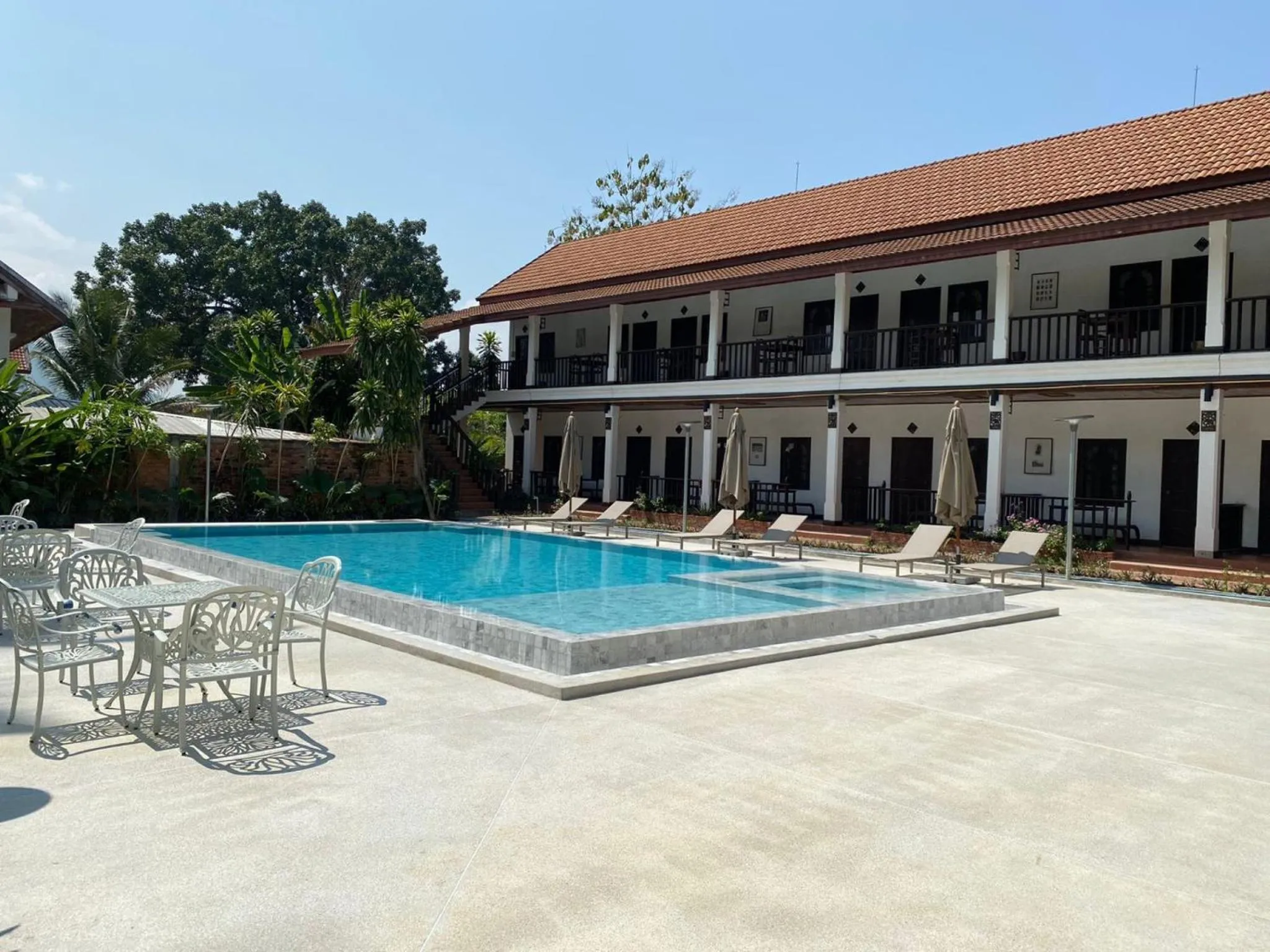 Swimming pool in Vangsavath Hotel