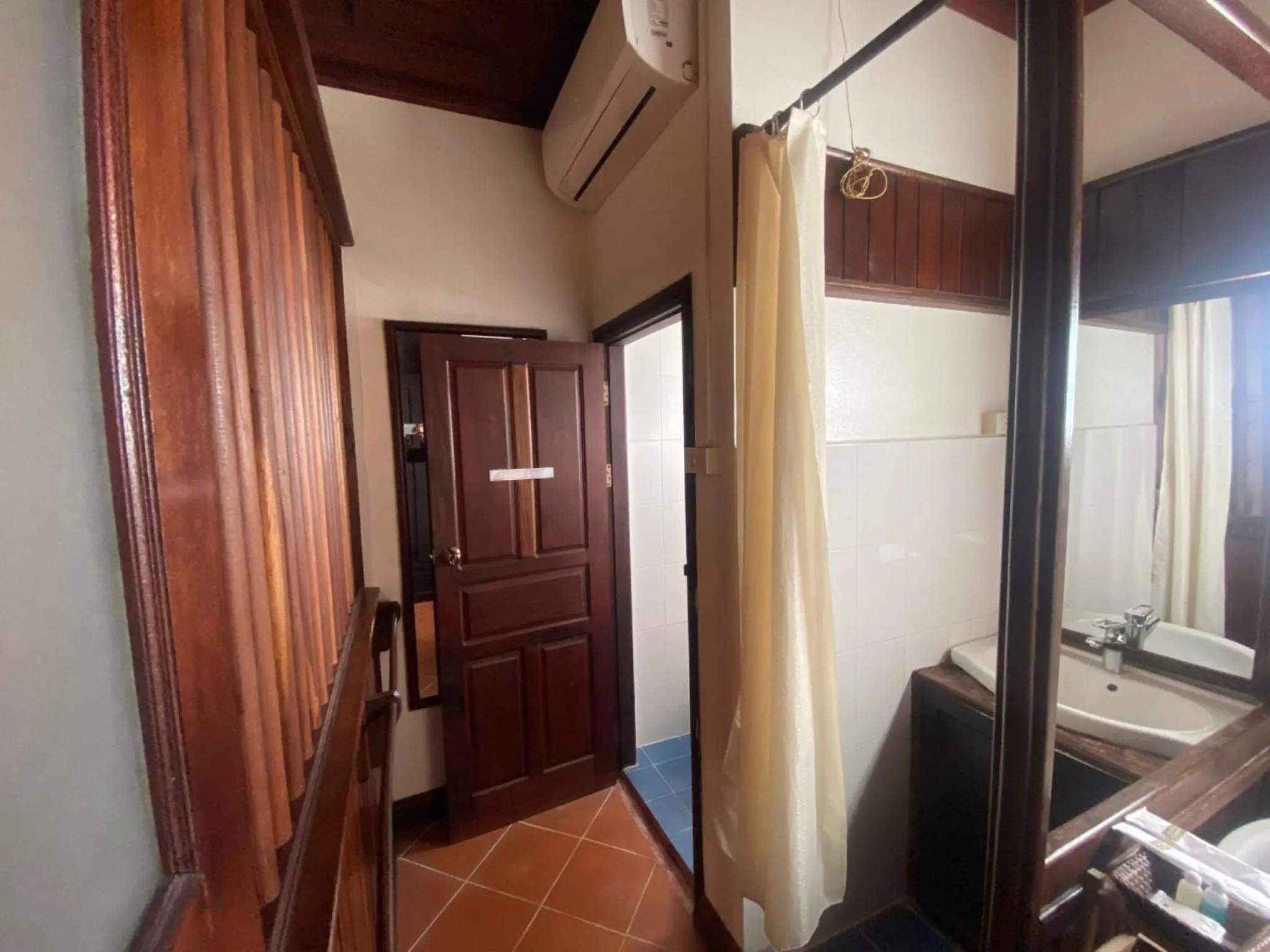 Bathroom in Vangsavath Hotel