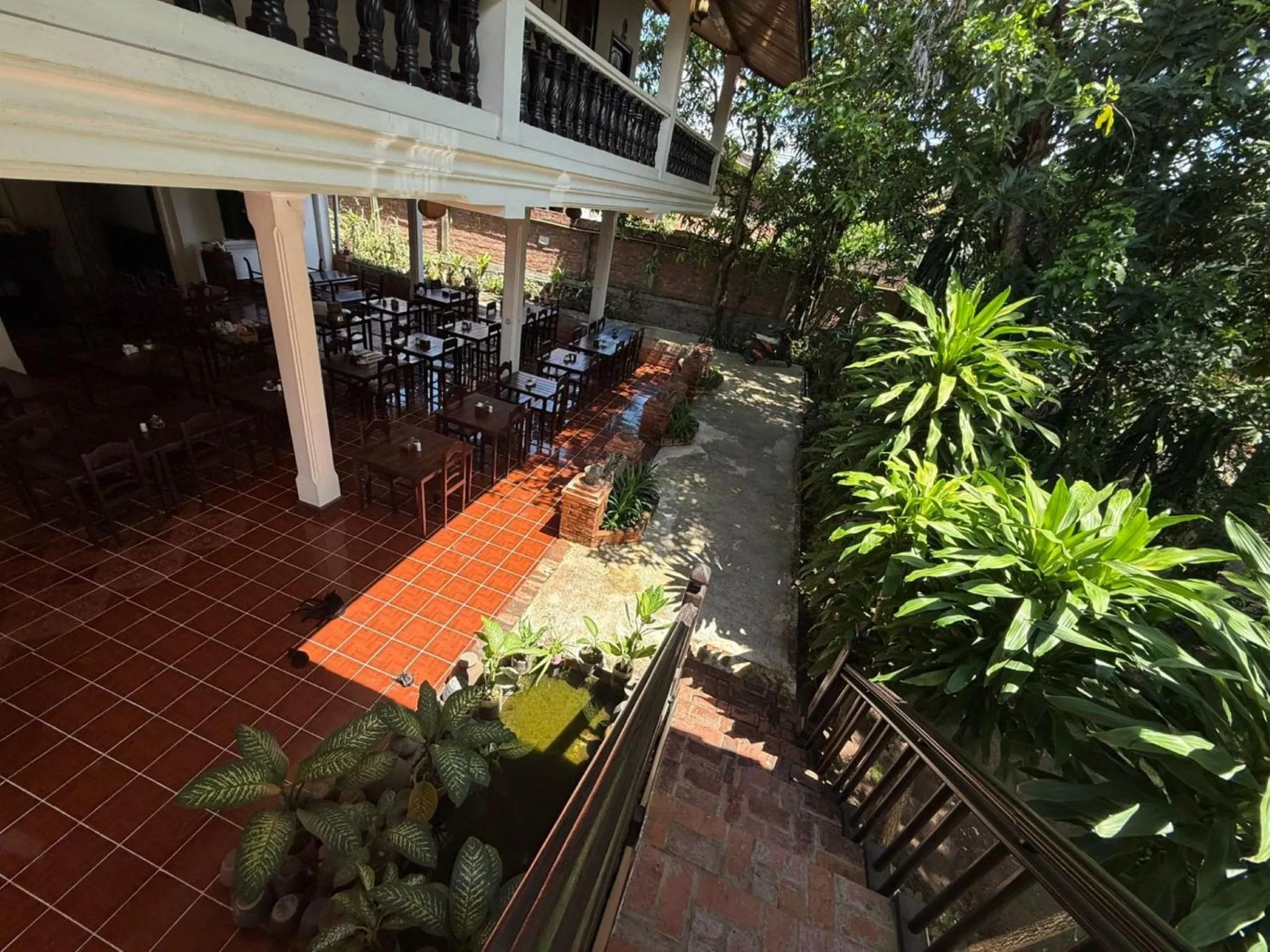 Restaurant/places to eat in Vangsavath Hotel