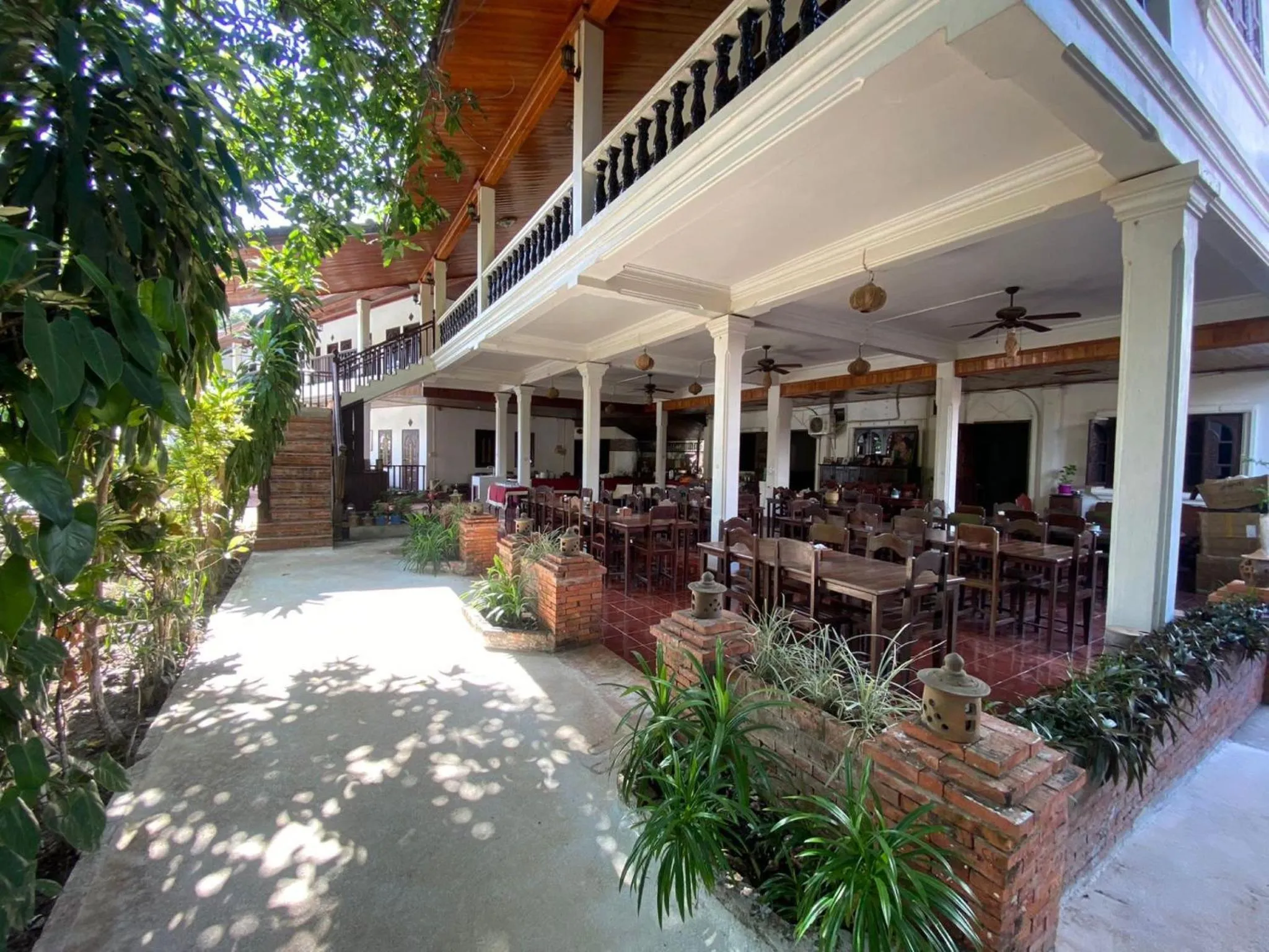 Restaurant/places to eat in Vangsavath Hotel