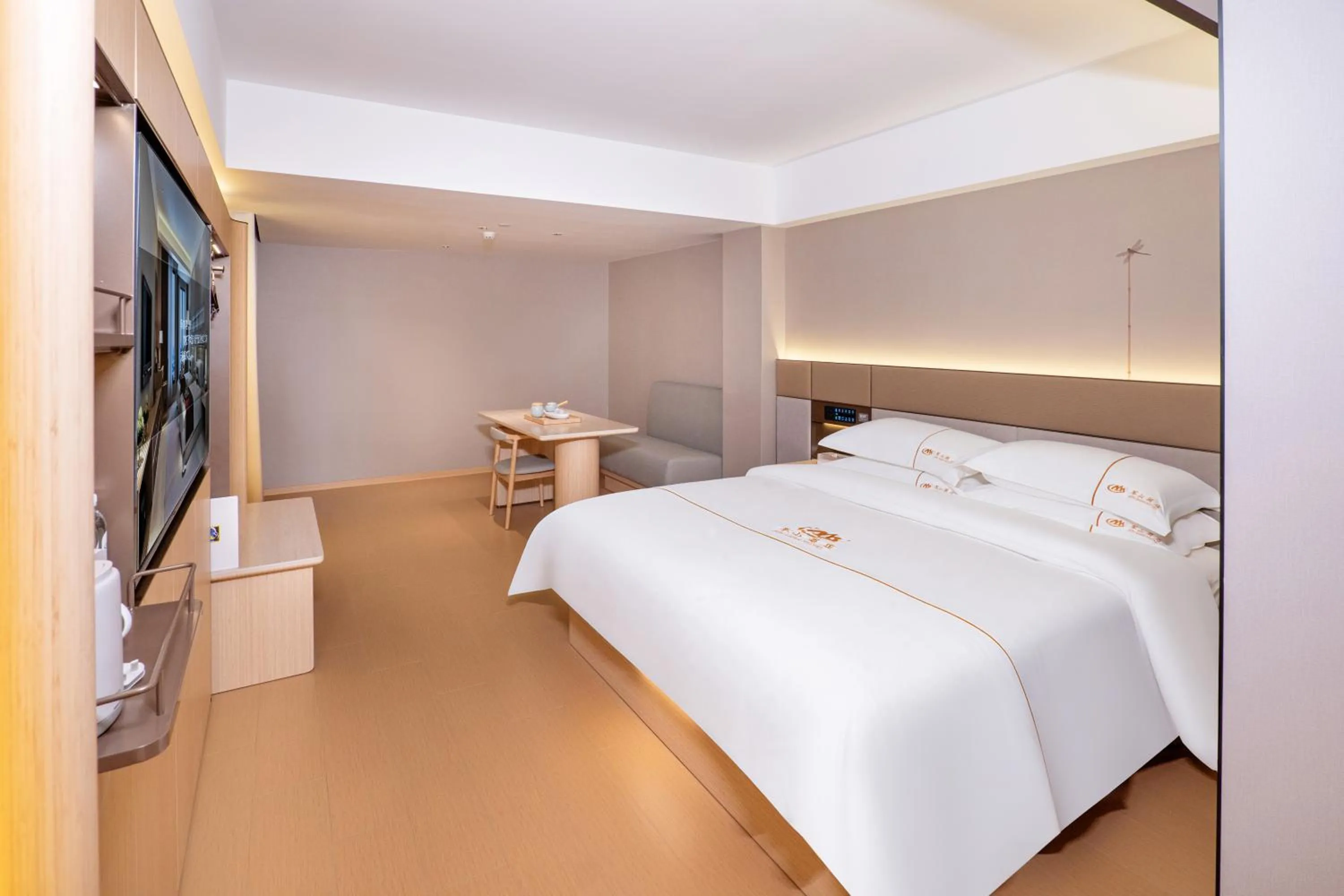 Photo of the whole room, Bed in Guangzhou Junshan Hotel