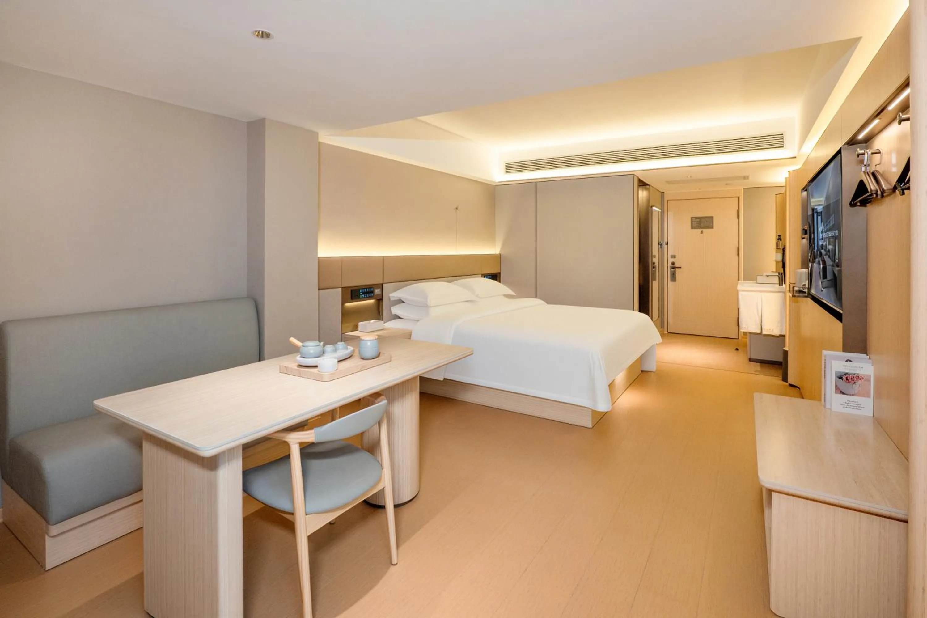 Photo of the whole room, Bed in Guangzhou Junshan Hotel