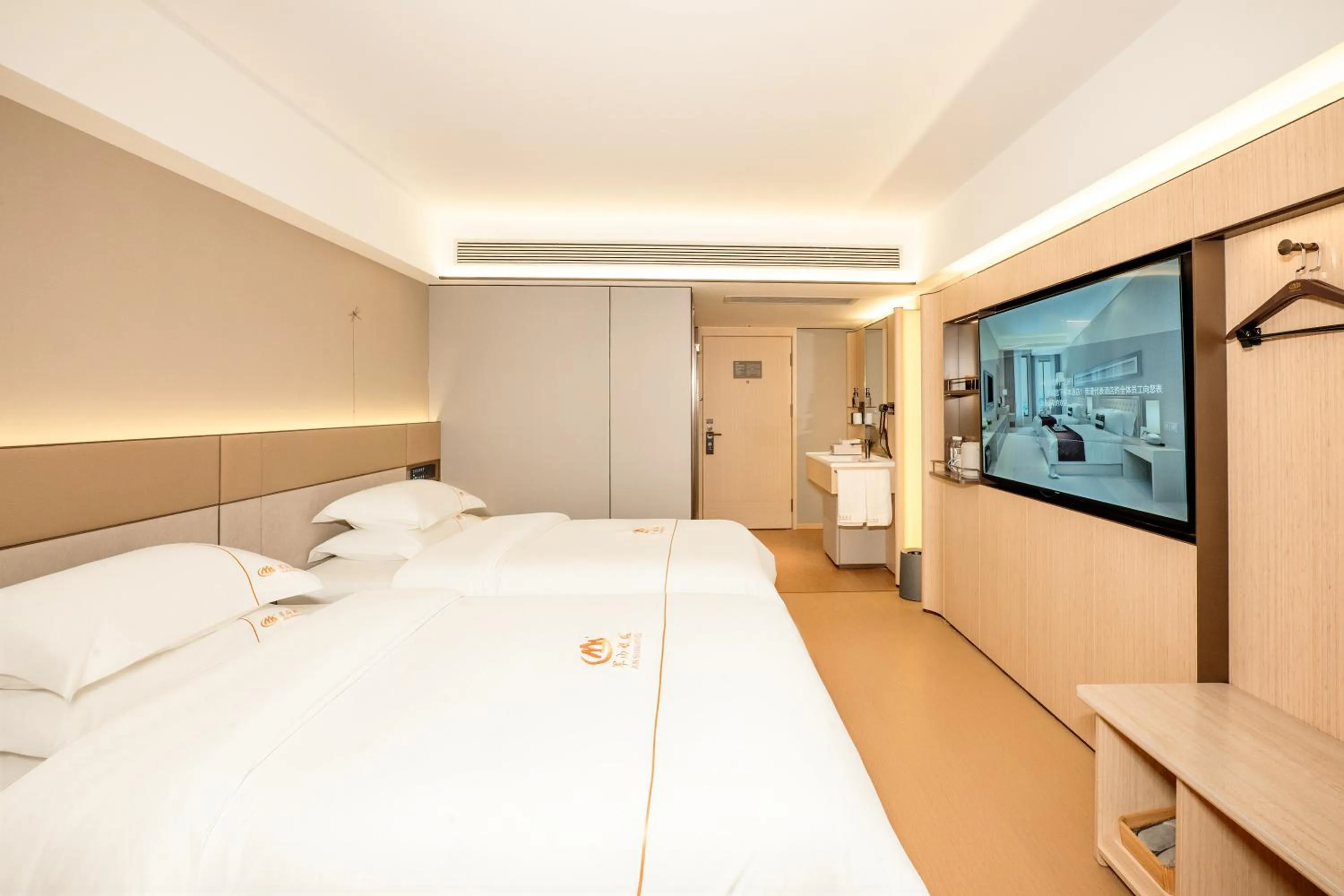 Photo of the whole room, Bed in Guangzhou Junshan Hotel