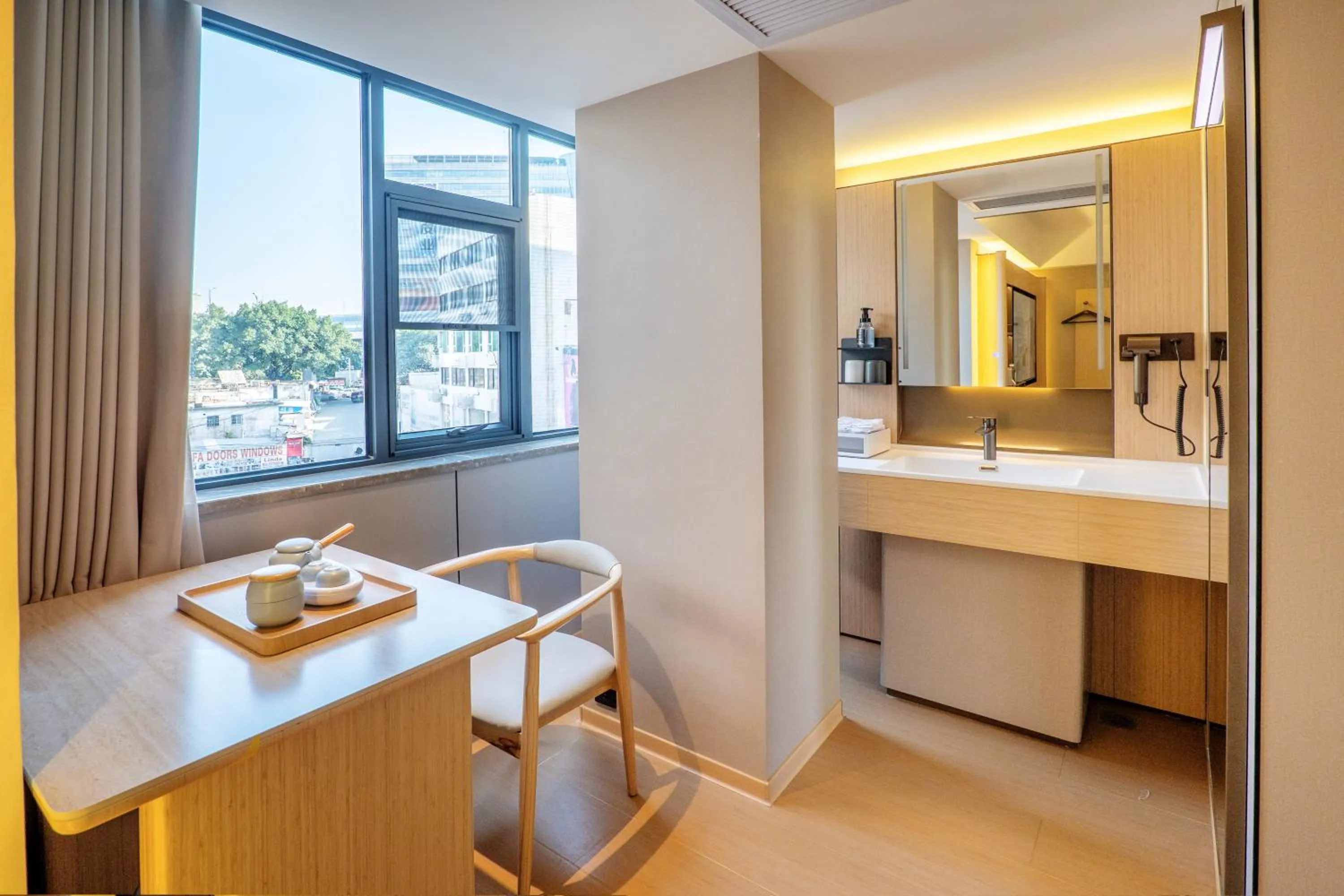 room service in Guangzhou Junshan Hotel