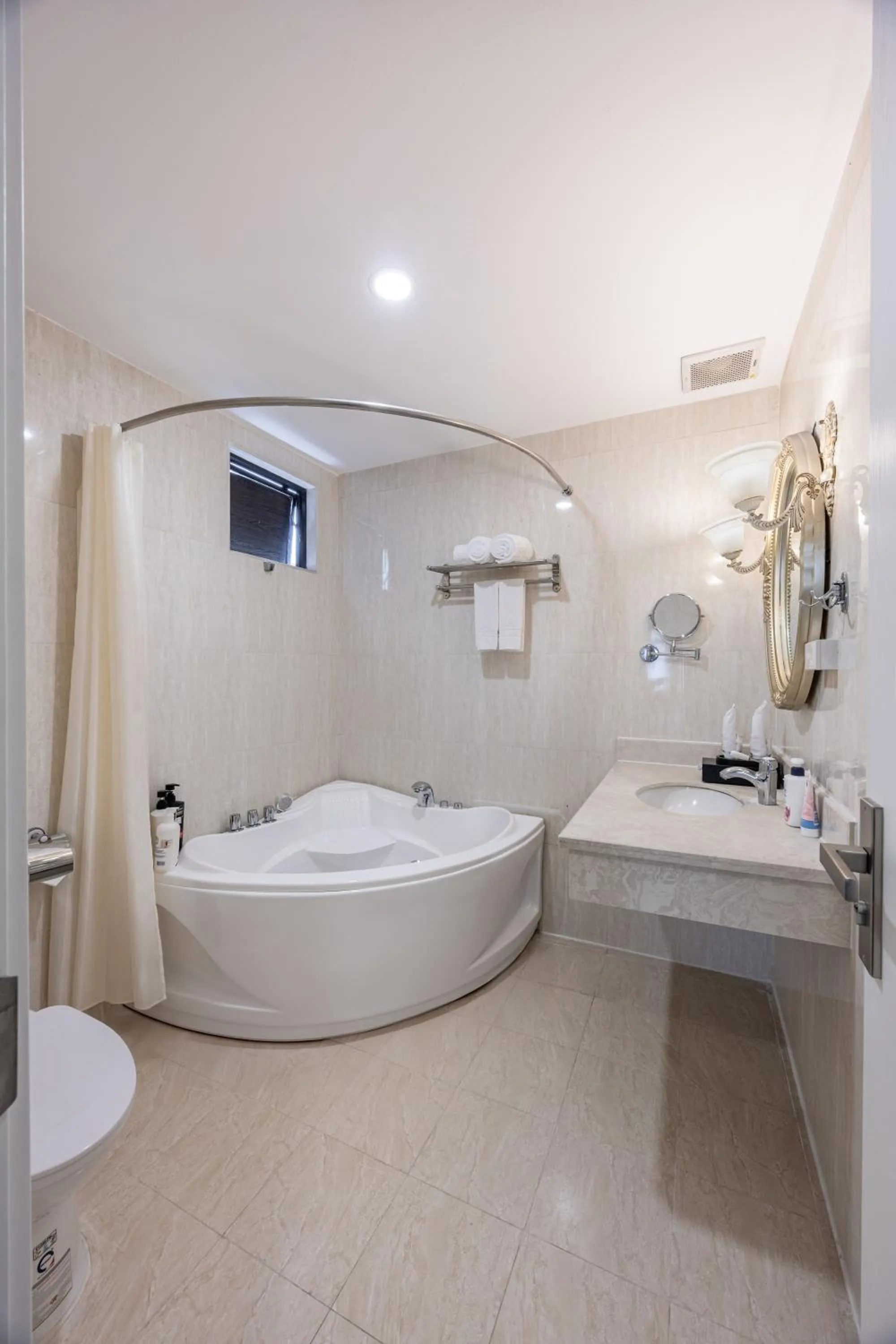 Shower in A25 Hotel - 255 Lê Thánh Tôn