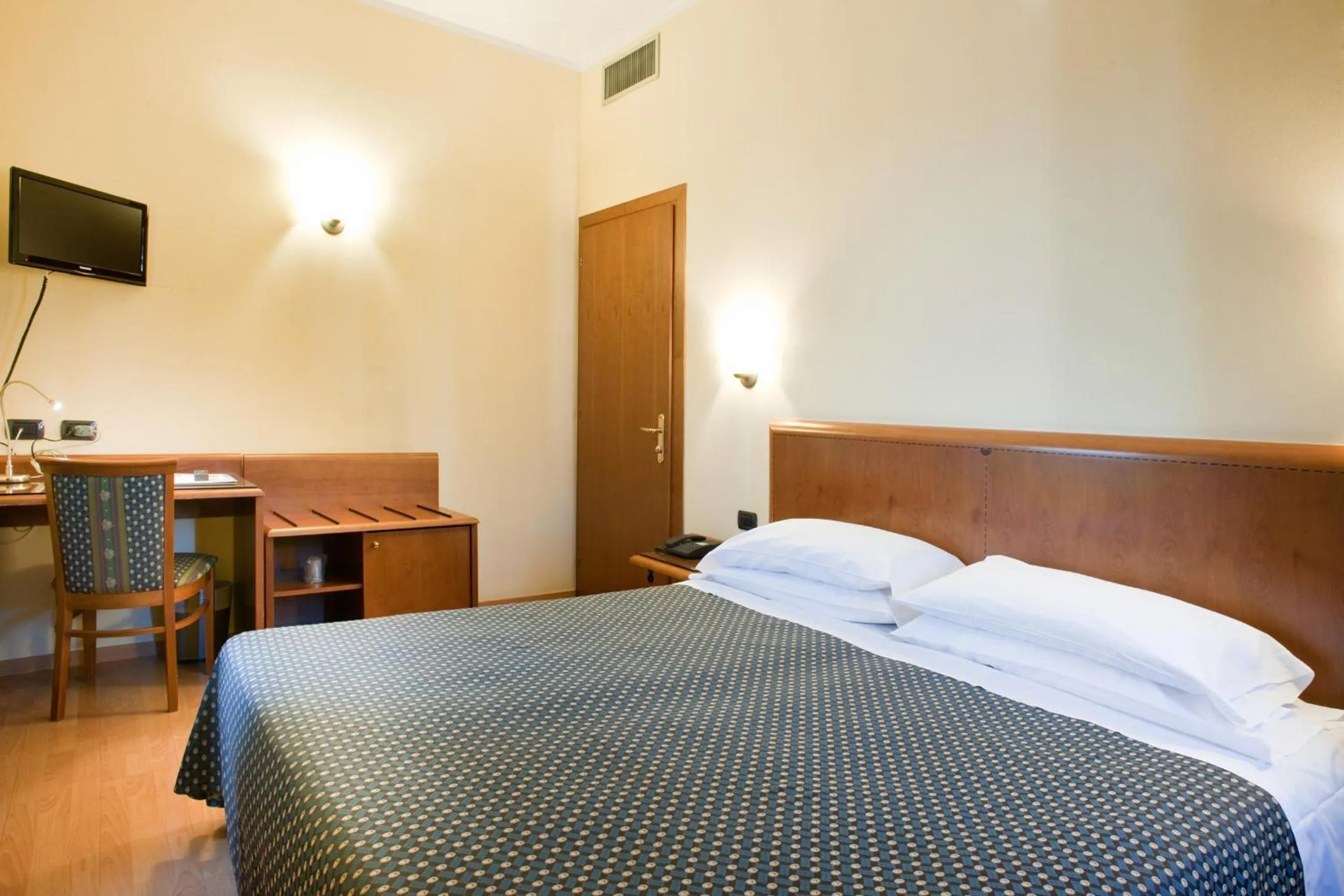 Bed in LVG Hotel Collection - Gardenia