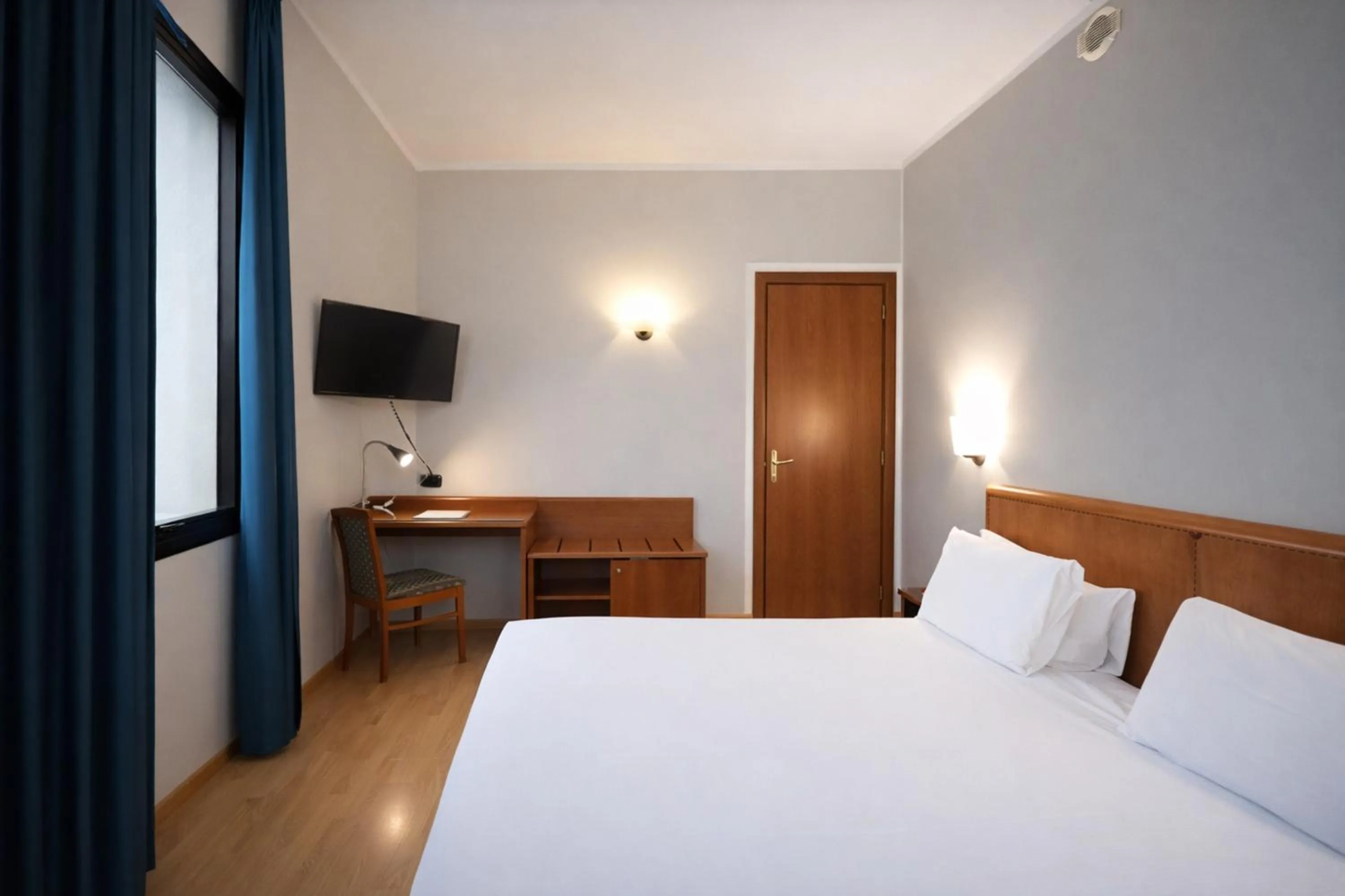 Bed in LVG Hotel Collection - Gardenia