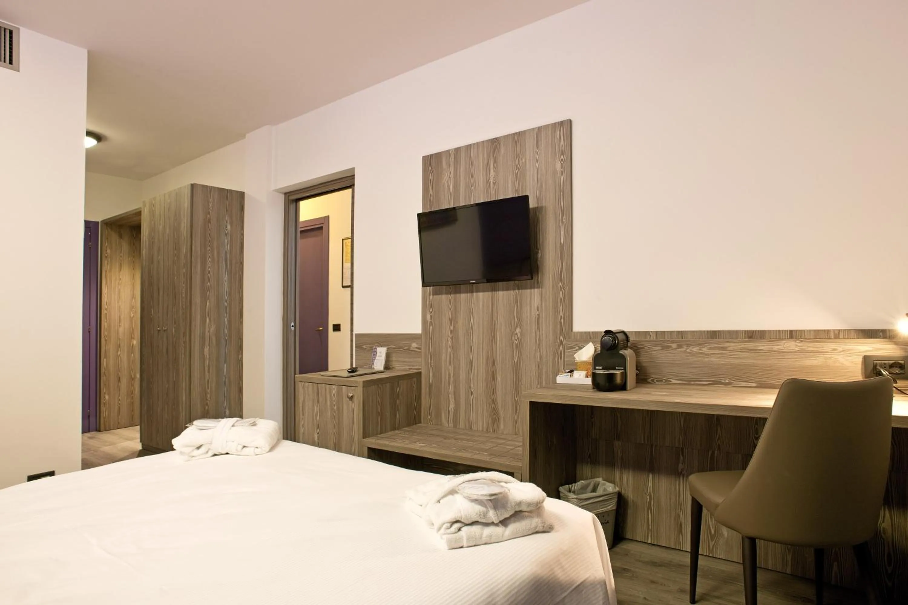 Photo of the whole room, Bed in LVG Hotel Collection - Gardenia