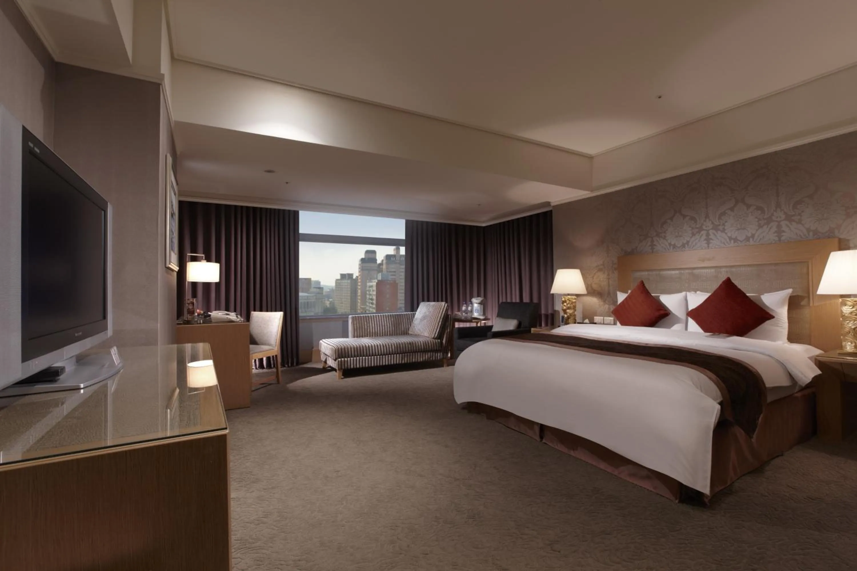 Photo of the whole room, Bed in Hotel Kuva Chateau