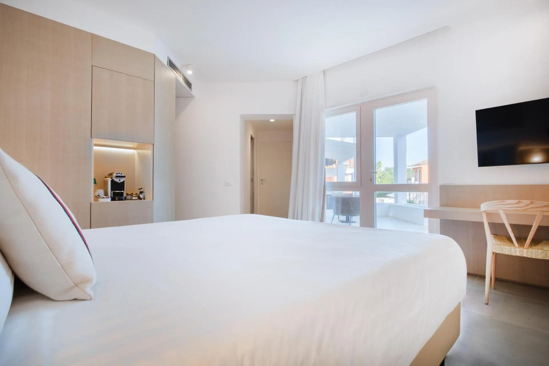 Bedroom, Bed in Felix Hotels - Galanias Hotel & Retreat