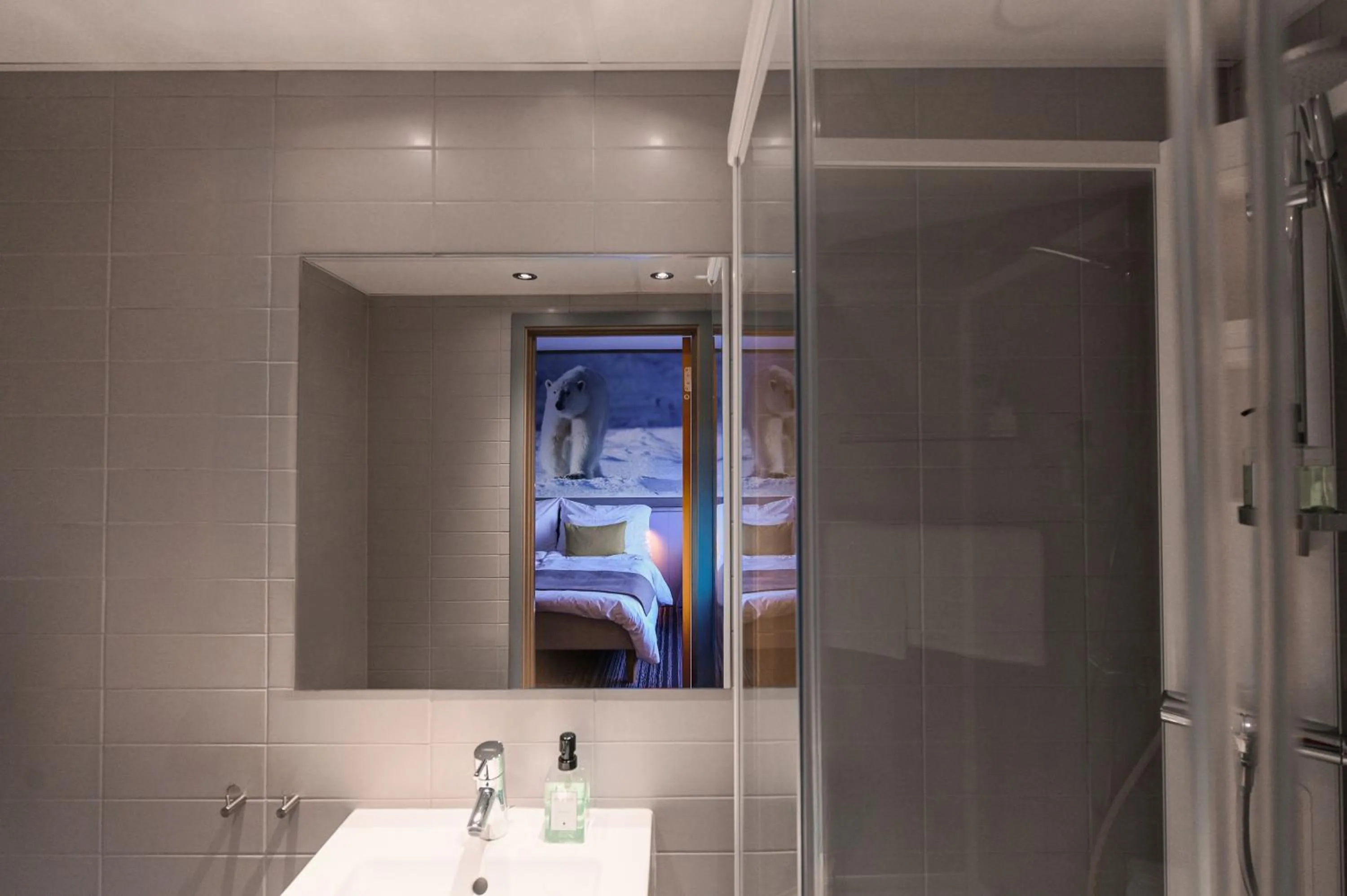 Bathroom in Svalbard Hotell | Polfareren