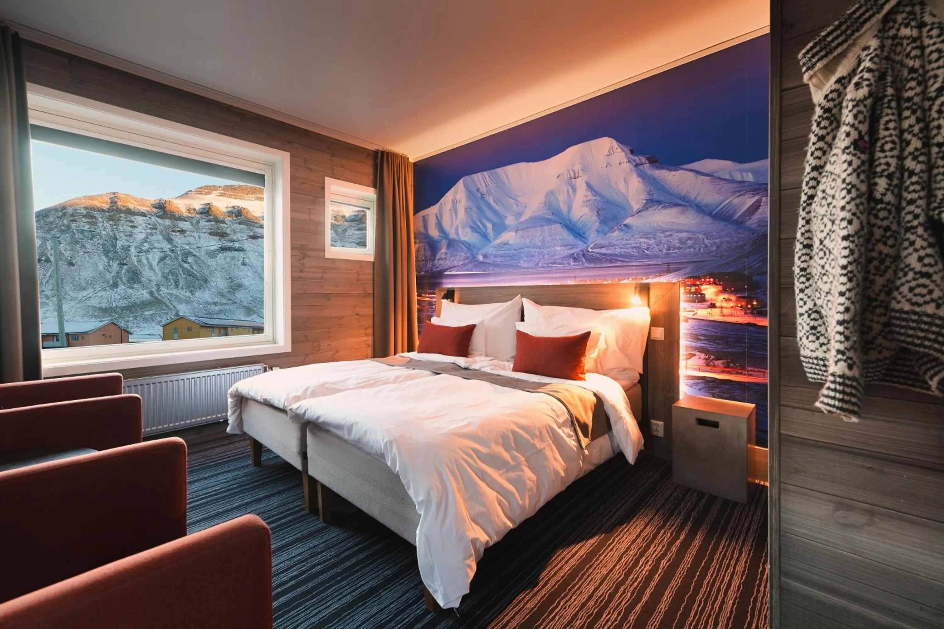 Bedroom, Bed in Svalbard Hotell | Polfareren