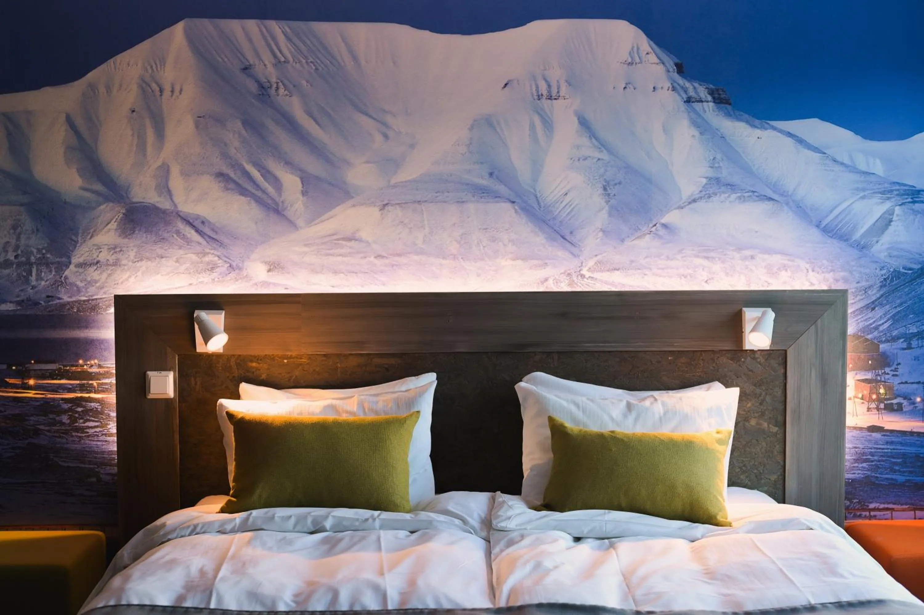 Bedroom, Bed in Svalbard Hotell | Polfareren