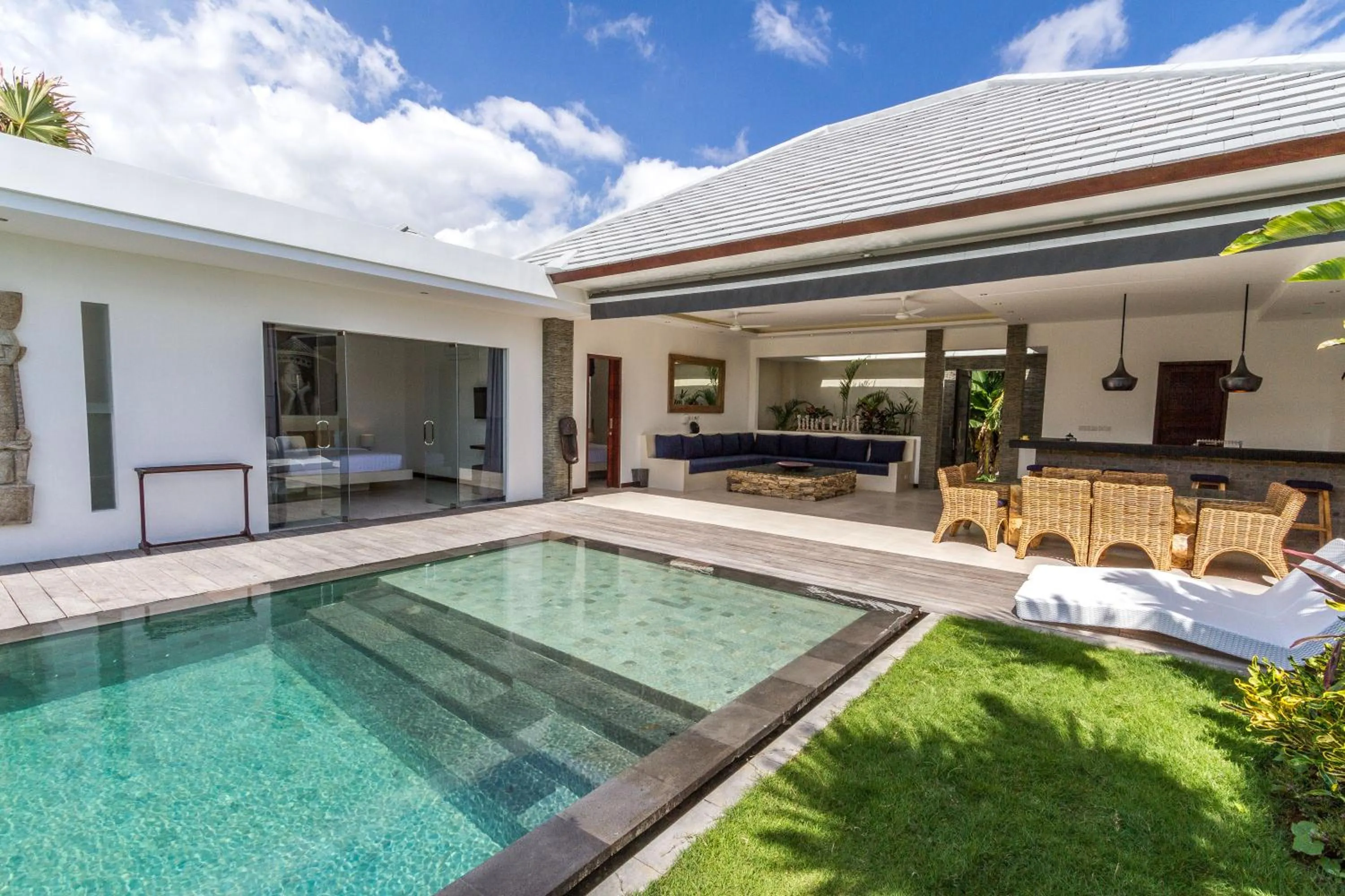 Villa Juna - Beautiful 3 Bedroom in Seminyak