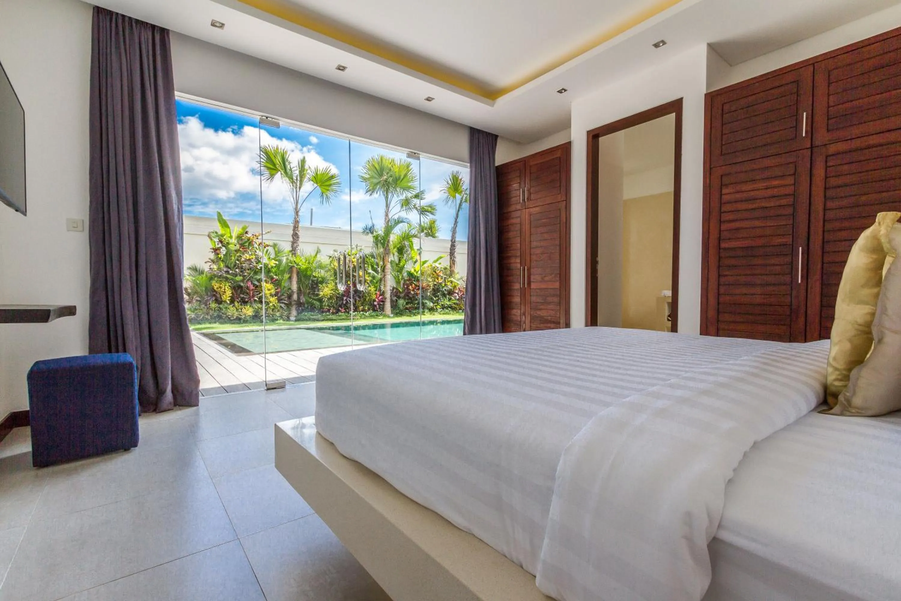 Bed in Villa Juna - Beautiful 3 Bedroom in Seminyak